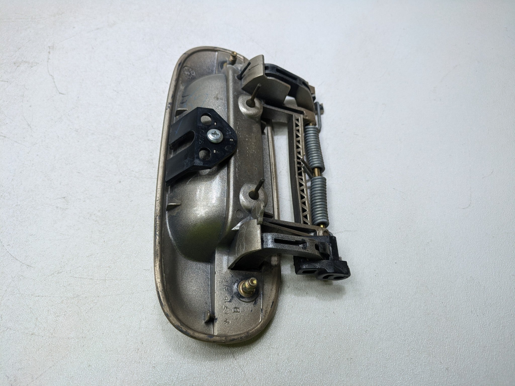 2000 - 2005 CADILLAC DEVILLE OEM EXTERIOR DOOR HANDLE FRONT RIGHT PASSENGER SIDE