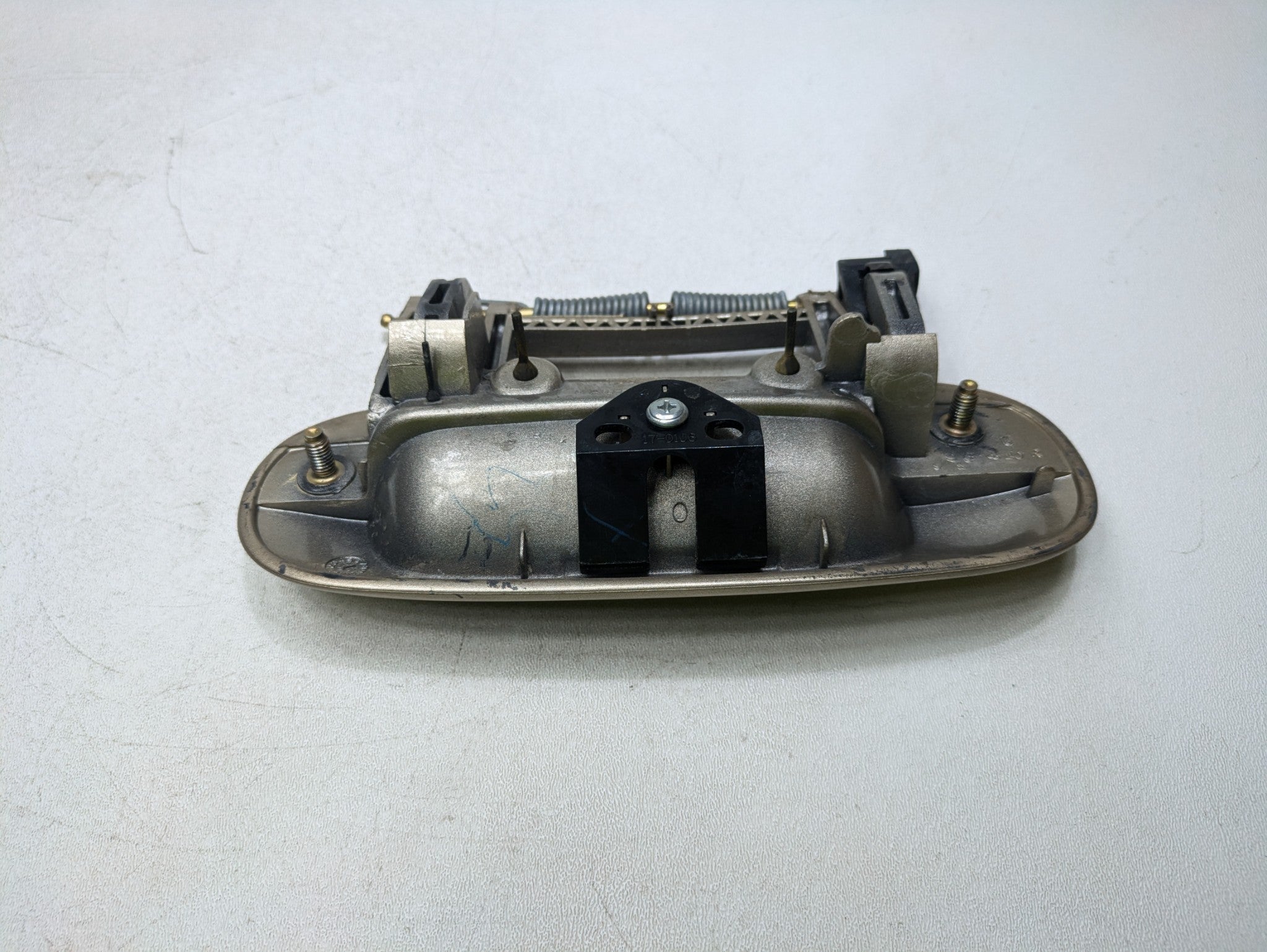 2000 - 2005 CADILLAC DEVILLE OEM EXTERIOR DOOR HANDLE FRONT RIGHT PASSENGER SIDE