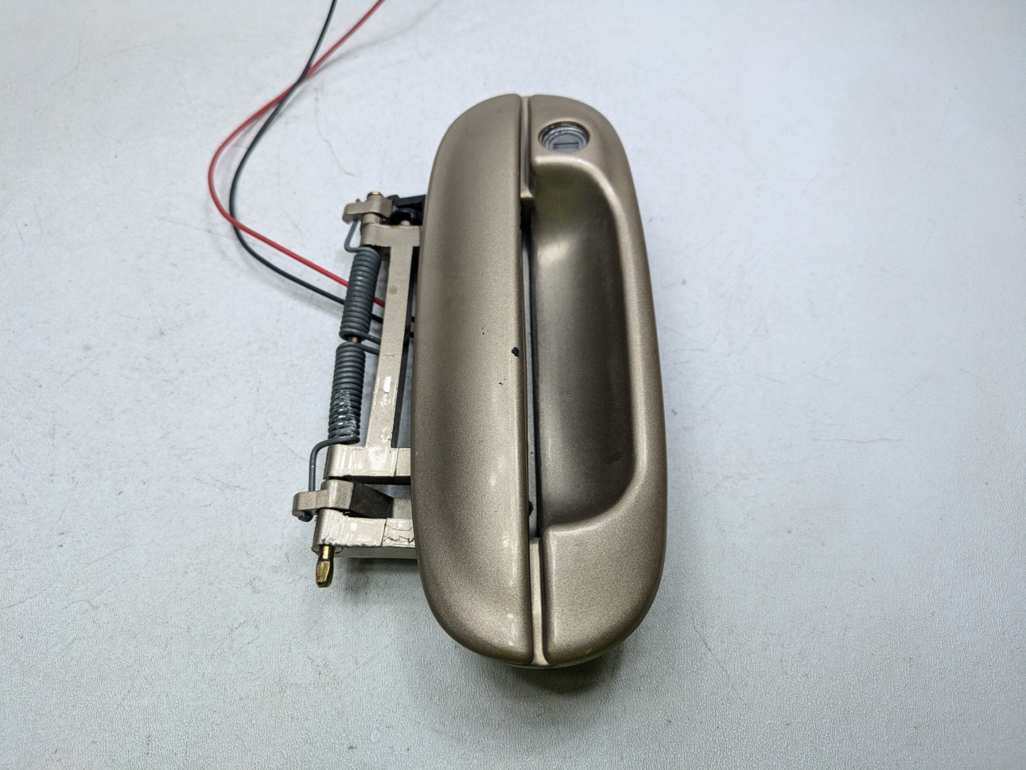 2000 - 2005 CADILLAC DEVILLE OEM EXTERIOR DOOR HANDLE FRONT LEFT DRIVER SIDE
