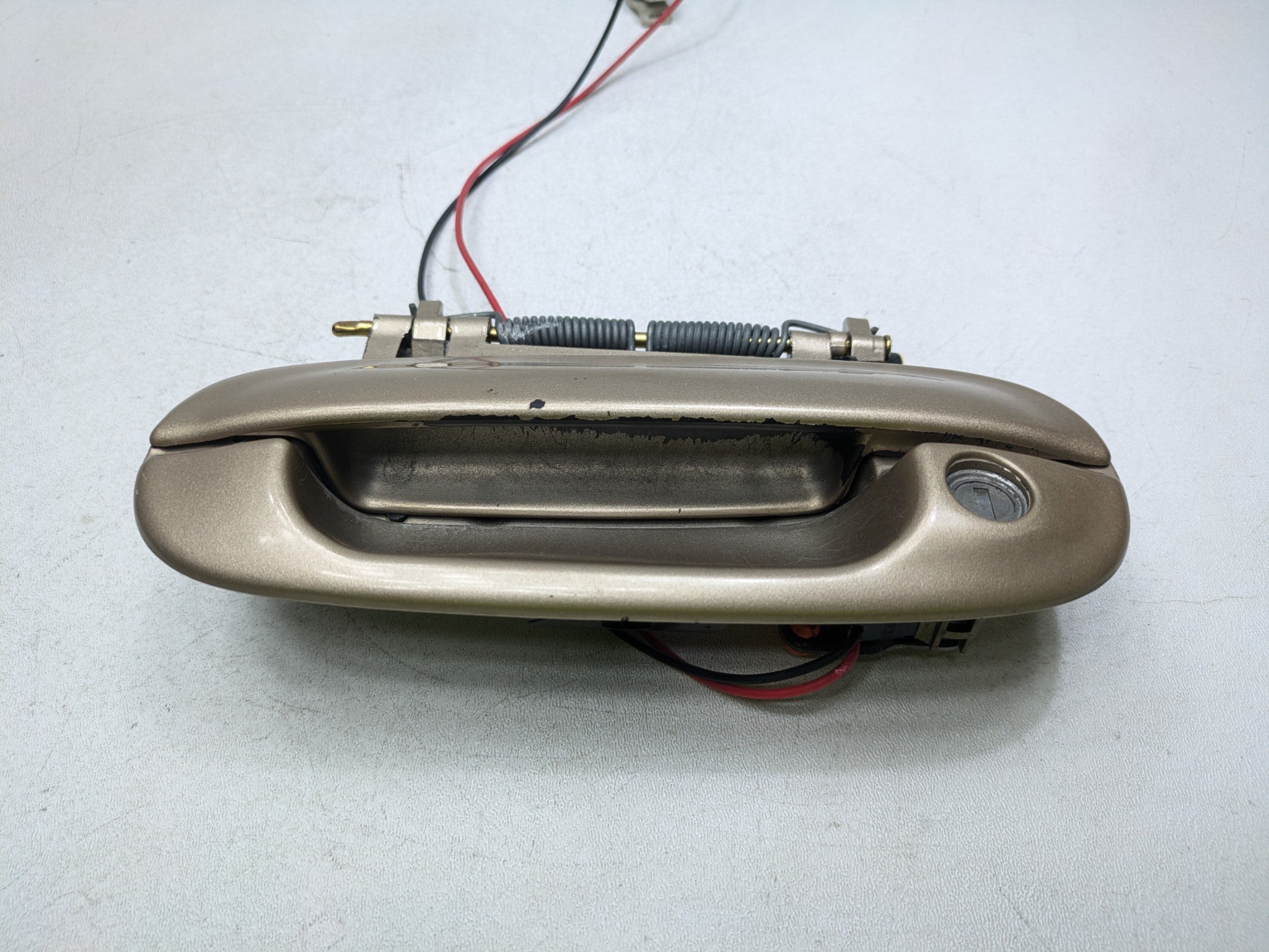 2000 - 2005 CADILLAC DEVILLE OEM EXTERIOR DOOR HANDLE FRONT LEFT DRIVER SIDE