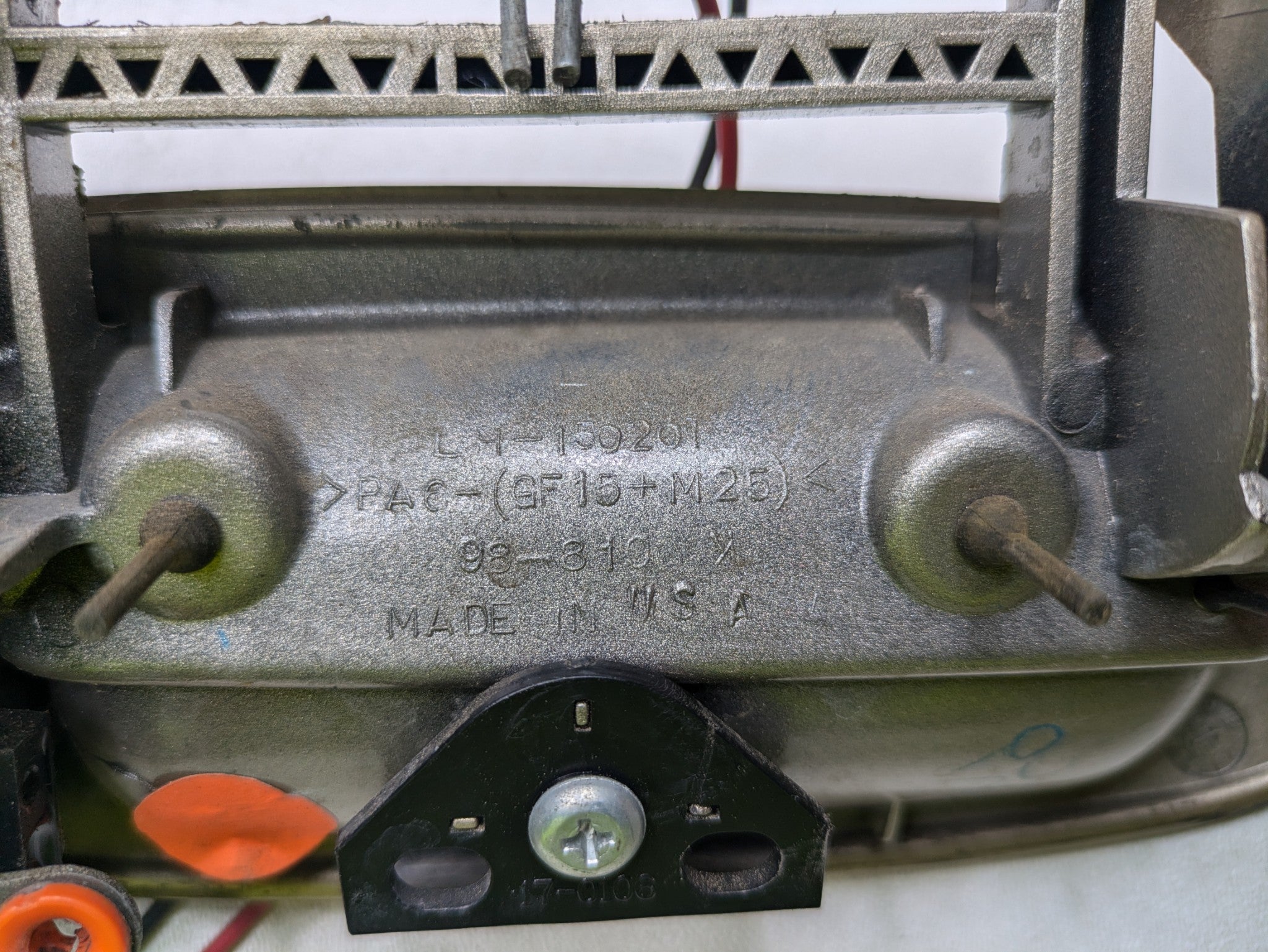 2000 - 2005 CADILLAC DEVILLE OEM EXTERIOR DOOR HANDLE FRONT LEFT DRIVER SIDE