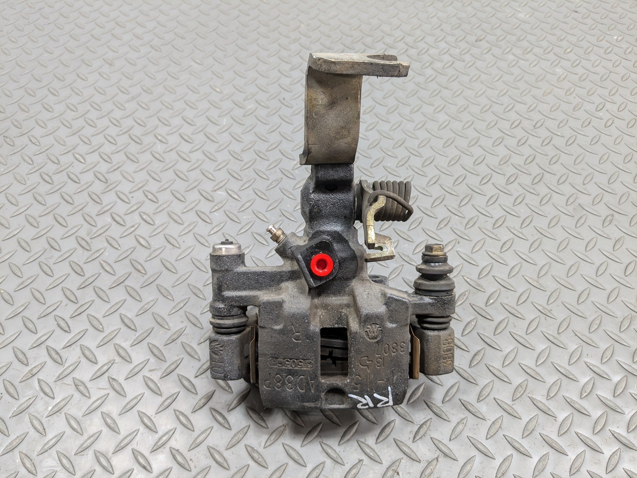 2000 - 2005 CADILLAC DEVILLE OEM BRAKE CALIPER REAR RIGHT PASSENGER SIDE