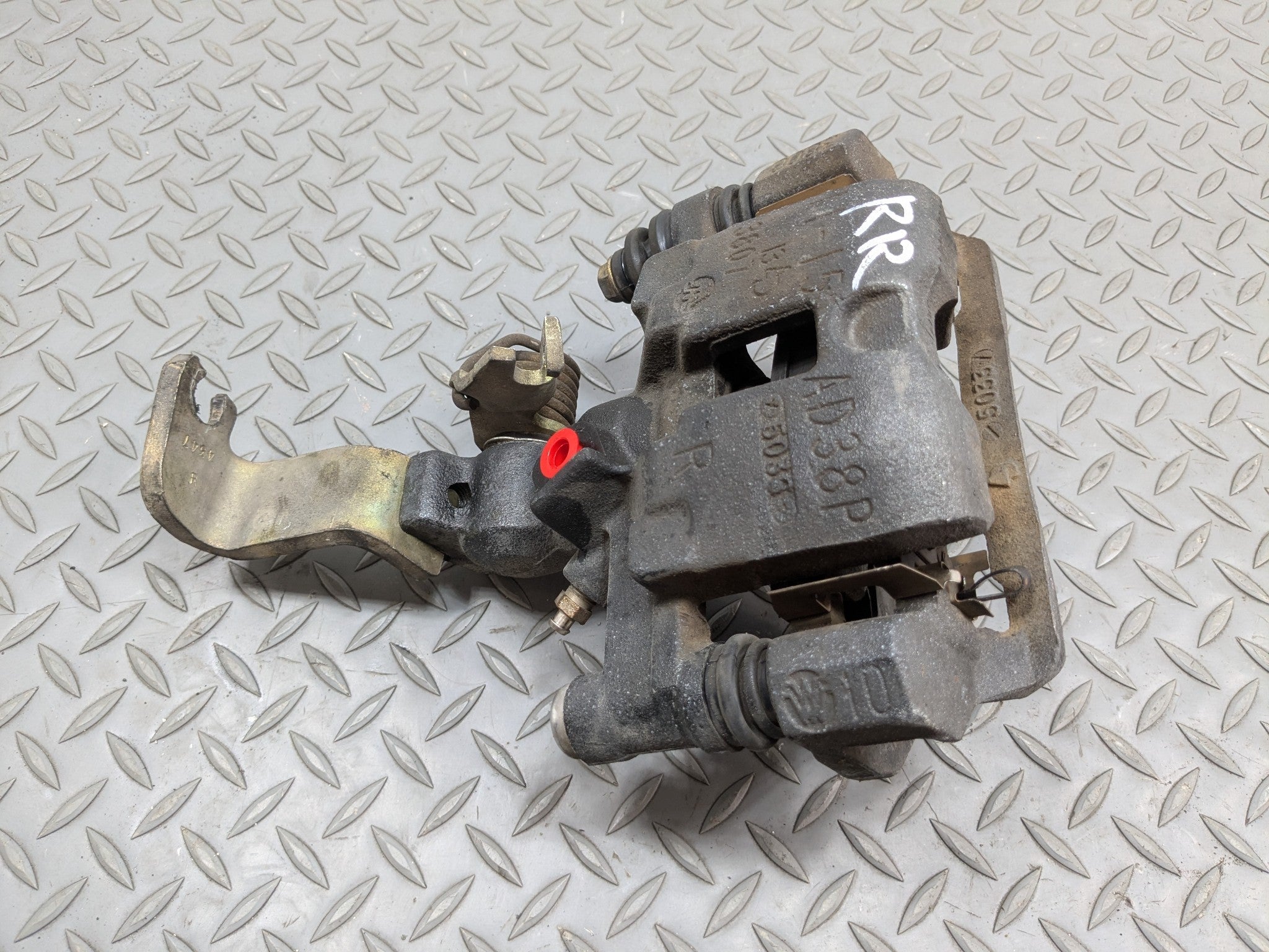 2000 - 2005 CADILLAC DEVILLE OEM BRAKE CALIPER REAR RIGHT PASSENGER SIDE