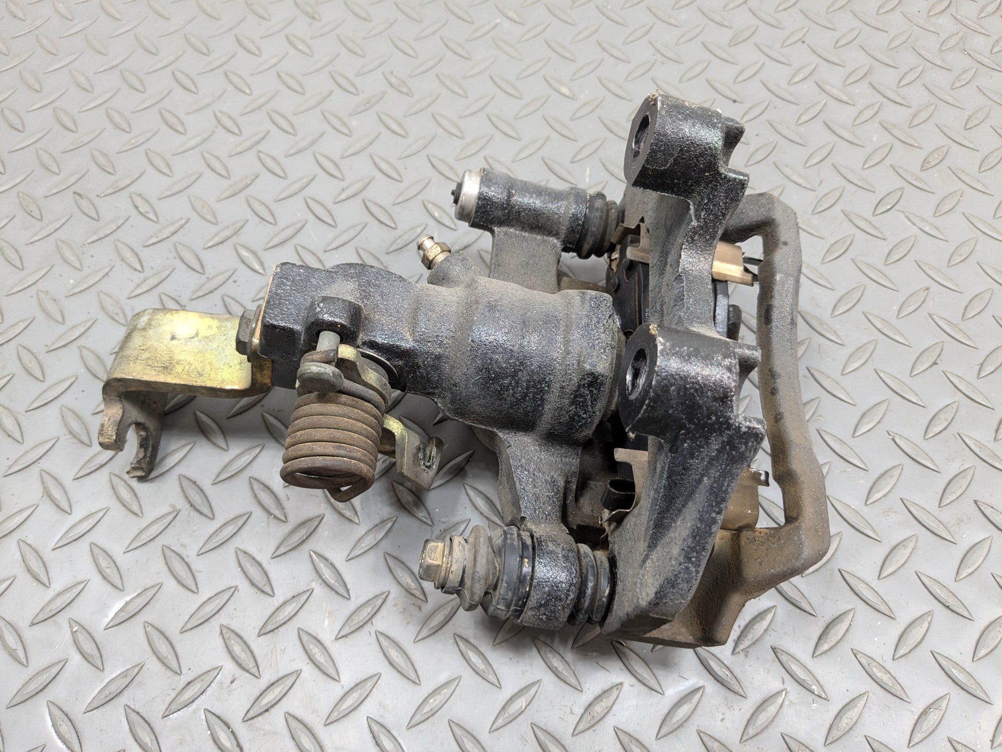 2000 - 2005 CADILLAC DEVILLE OEM BRAKE CALIPER REAR RIGHT PASSENGER SIDE
