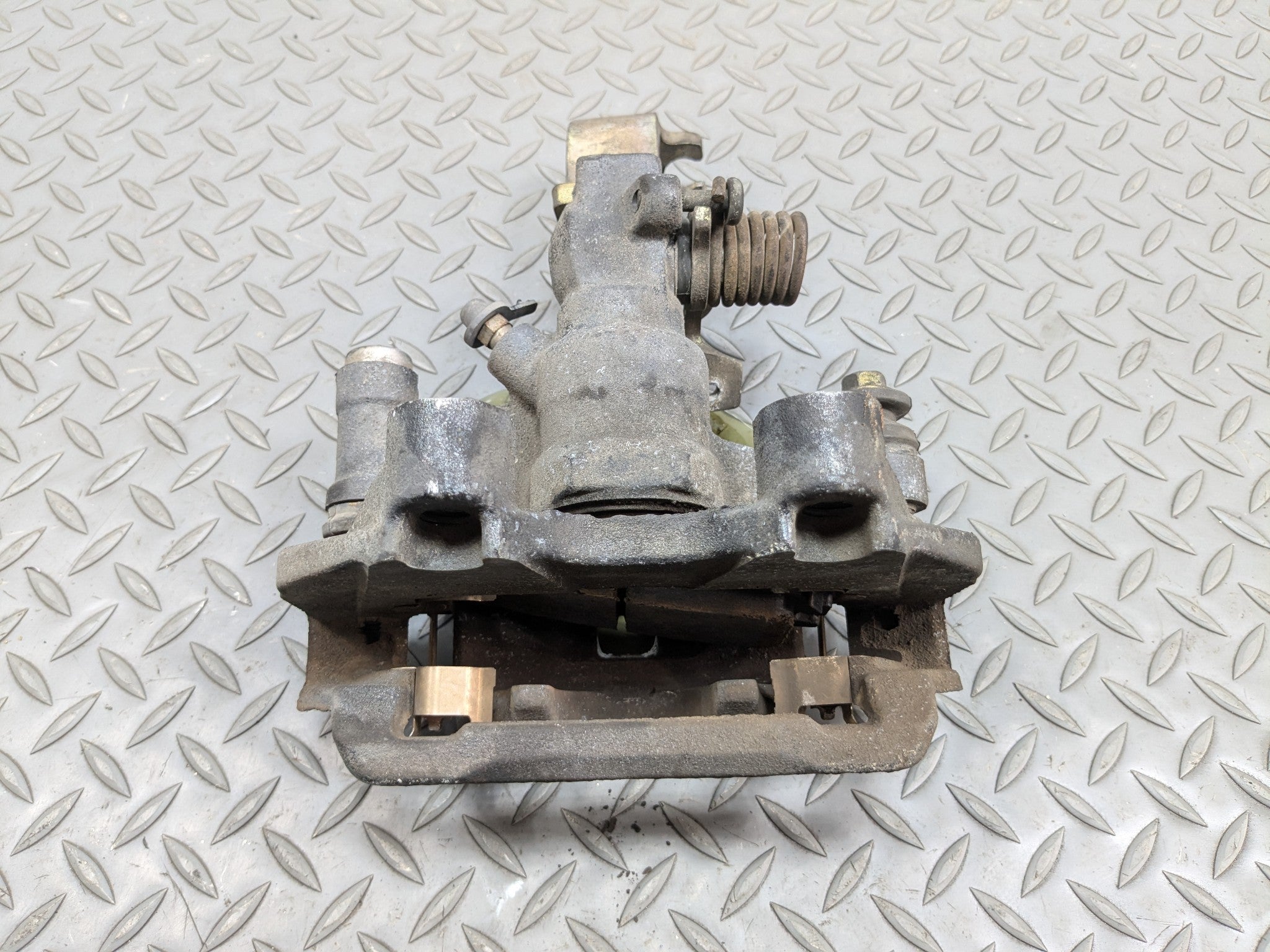 2000 - 2005 CADILLAC DEVILLE OEM BRAKE CALIPER REAR LEFT DRIVER SIDE