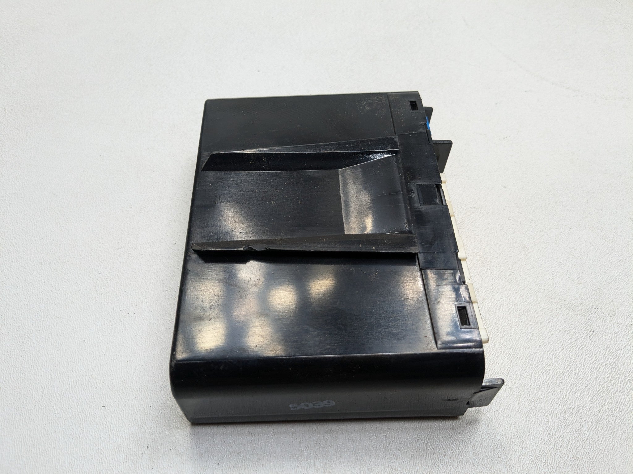 2000 - 2005 CADILLAC DEVILLE OEM BCM BODY COMPUTER CONTROL MODULE UNIT