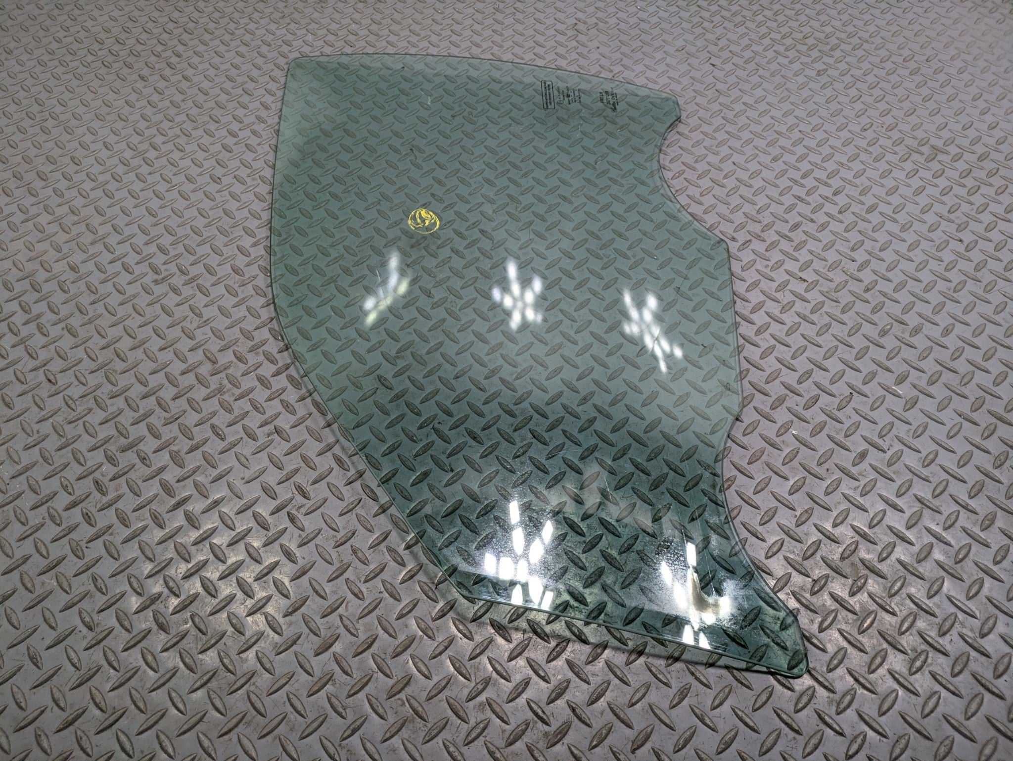 2000 - 2005 CADILLAC DEVILLE OEM DOOR WINDOW GLASS FRONT LEFT DRIVER SIDE
