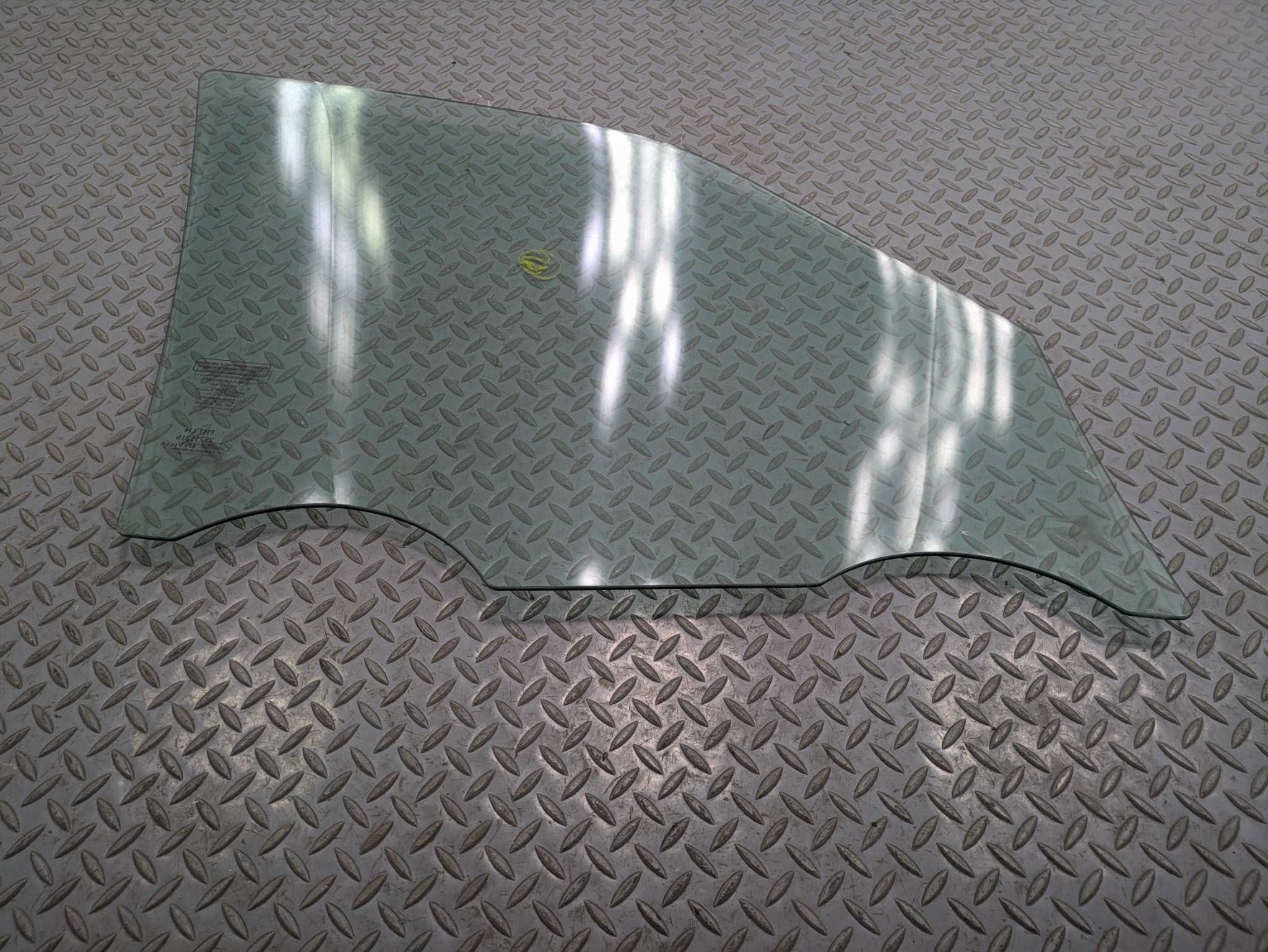 2000 - 2005 CADILLAC DEVILLE OEM DOOR WINDOW GLASS FRONT LEFT DRIVER SIDE