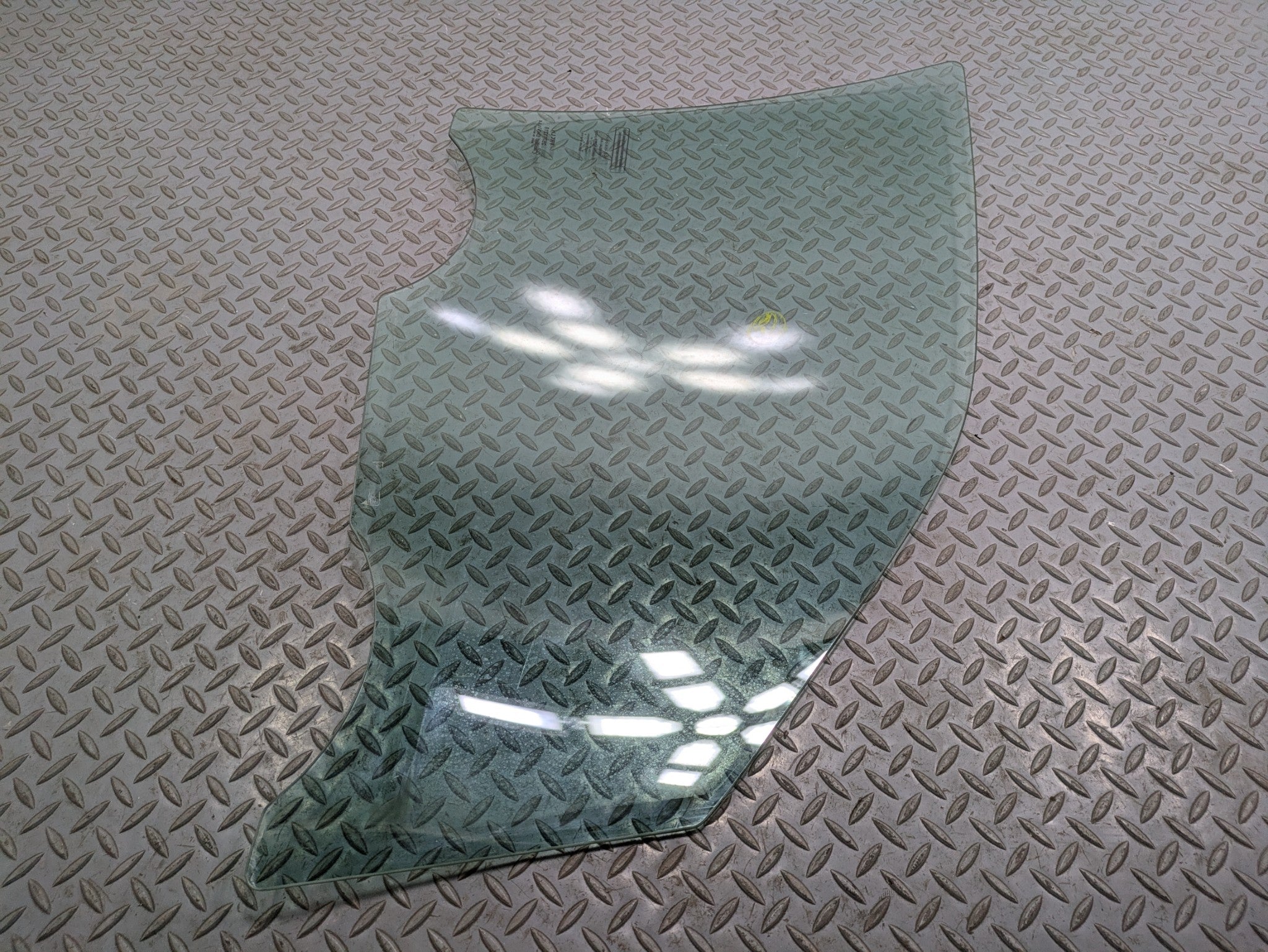 2000 - 2005 CADILLAC DEVILLE OEM DOOR WINDOW GLASS FRONT LEFT DRIVER SIDE