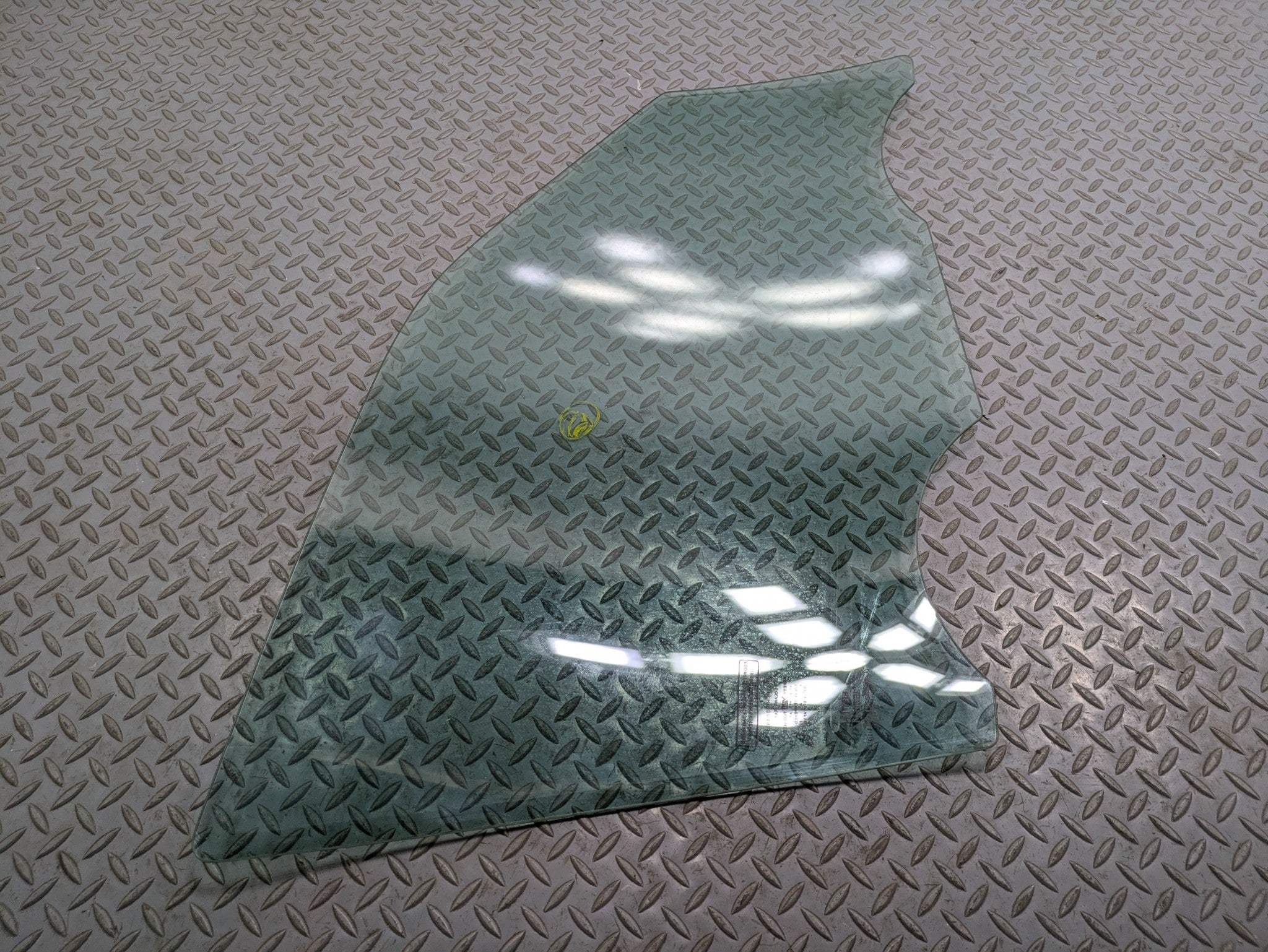 2000 - 2005 CADILLAC DEVILLE OEM DOOR WINDOW GLASS FRONT LEFT DRIVER SIDE