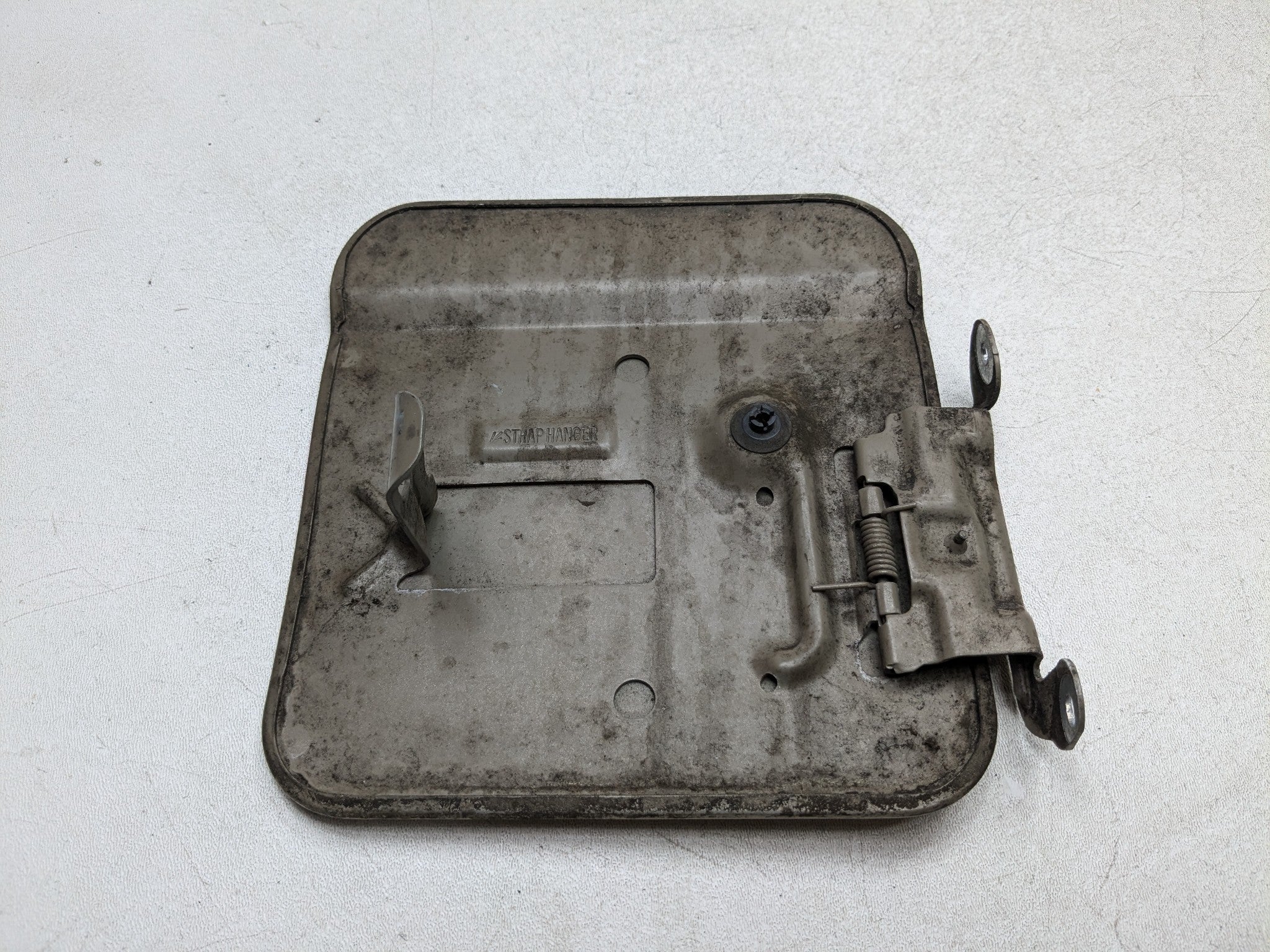 2000 - 2005 CADILLAC DEVILLE OEM GAS FUEL TANK DOOR FILLER DOOR LID COVER