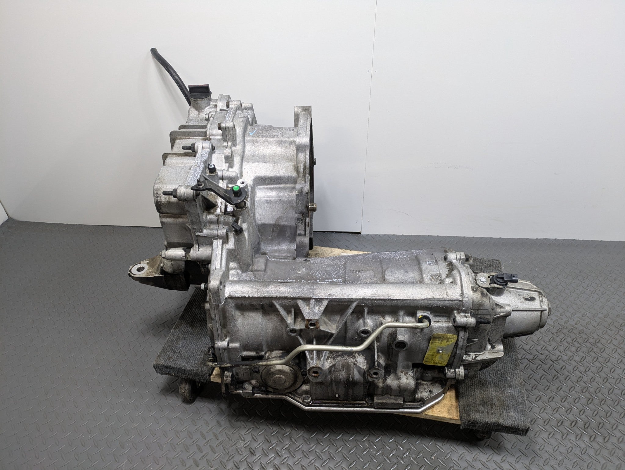 2000 - 2005 CADILLAC DEVILLE OEM AUTOMATIC TRANSMISSION GEARBOX ASSEMBLY