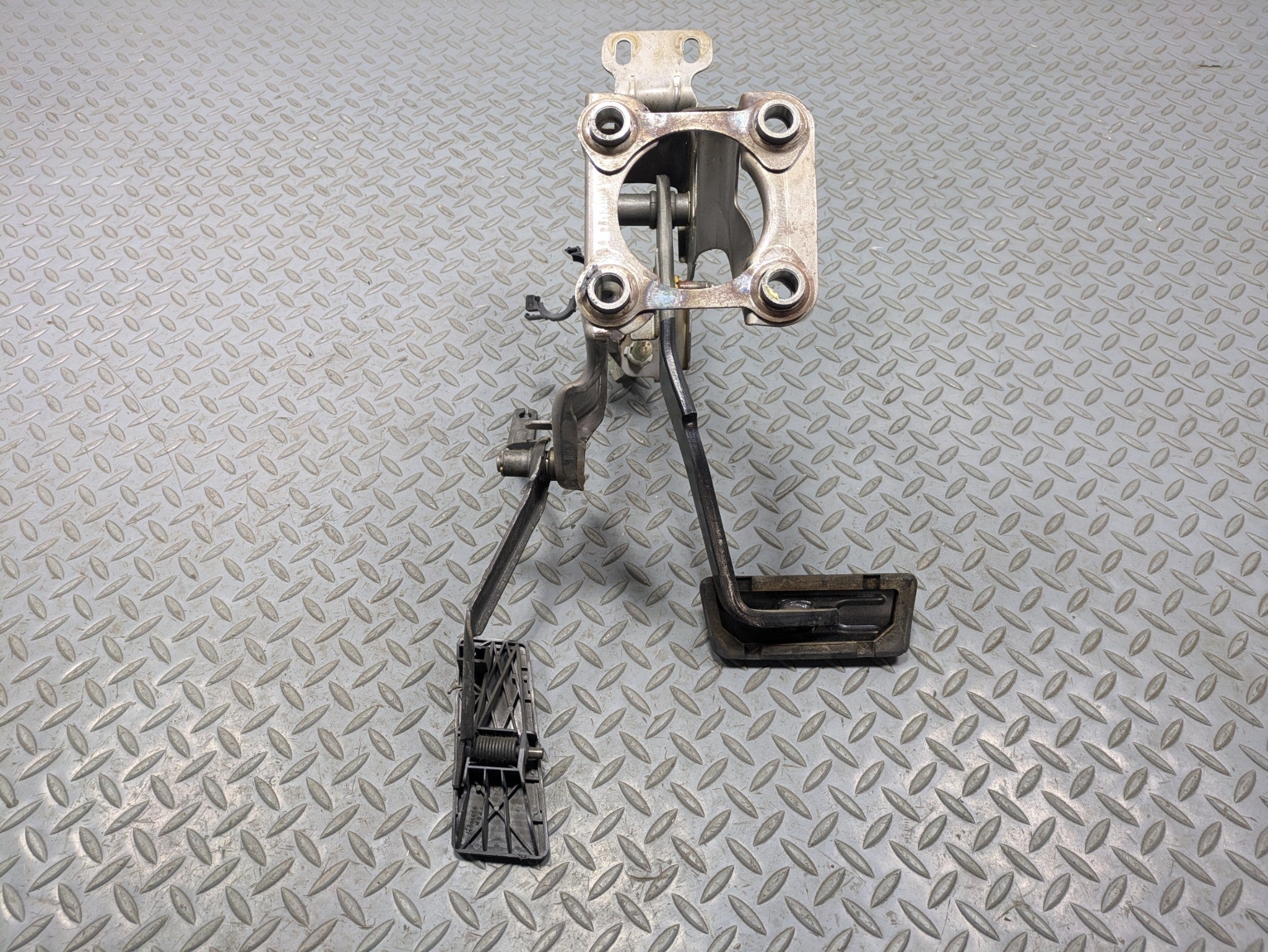 2000 - 2005 CADILLAC DEVILLE OEM BRAKE PEDAL AND GAS ACCELERATOR PEDAL SENSOR