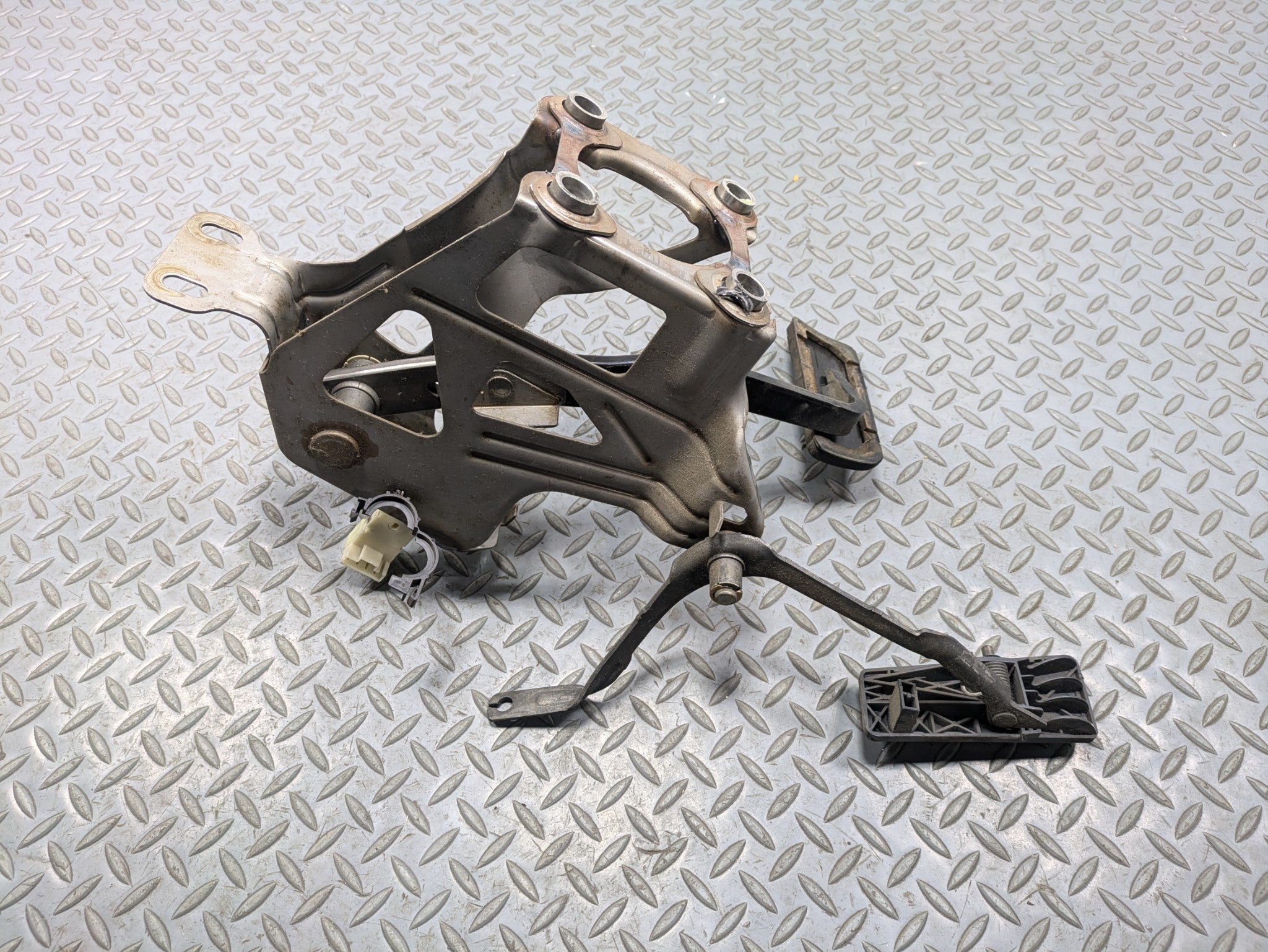 2000 - 2005 CADILLAC DEVILLE OEM BRAKE PEDAL AND GAS ACCELERATOR PEDAL SENSOR
