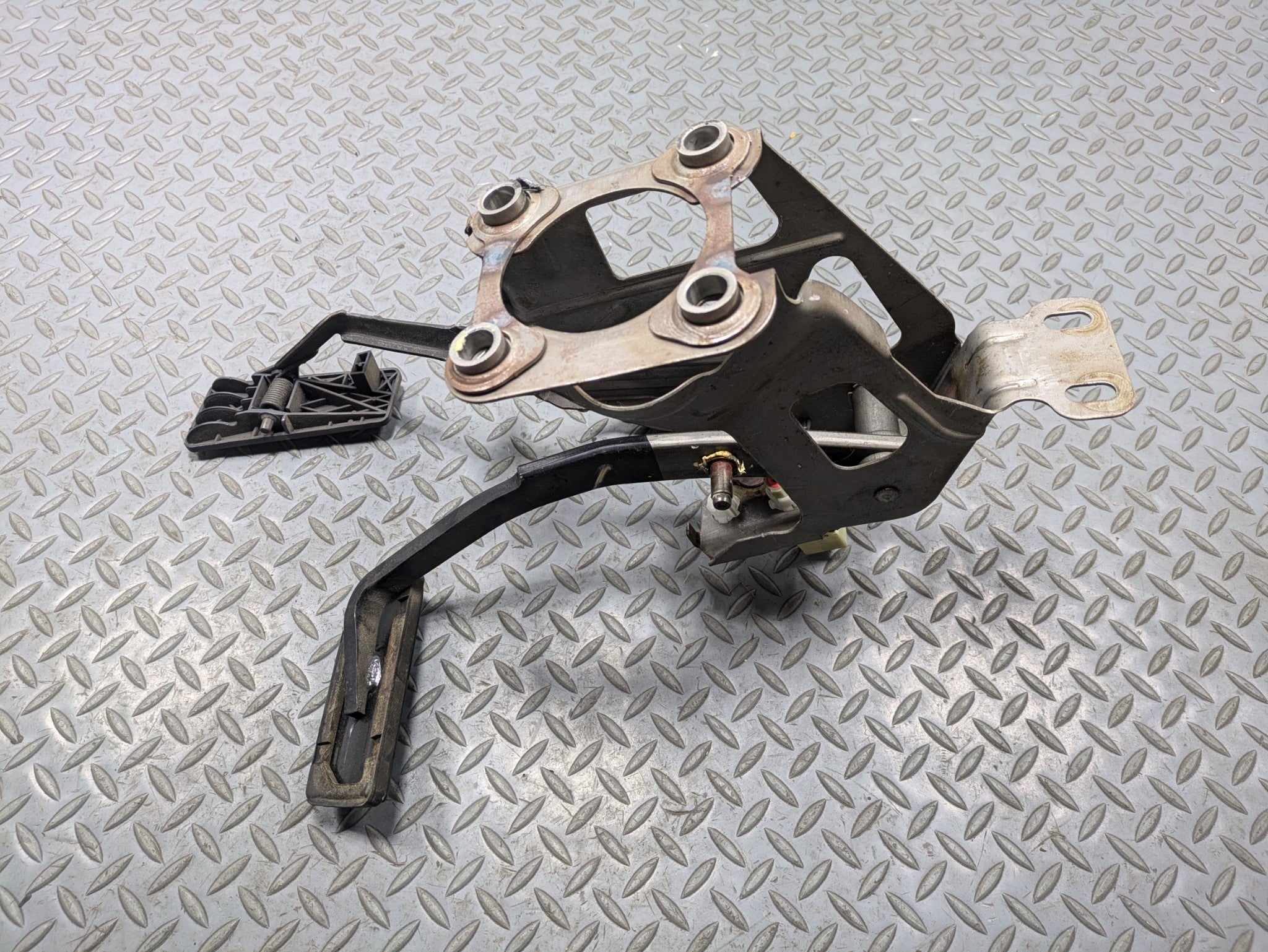 2000 - 2005 CADILLAC DEVILLE OEM BRAKE PEDAL AND GAS ACCELERATOR PEDAL SENSOR