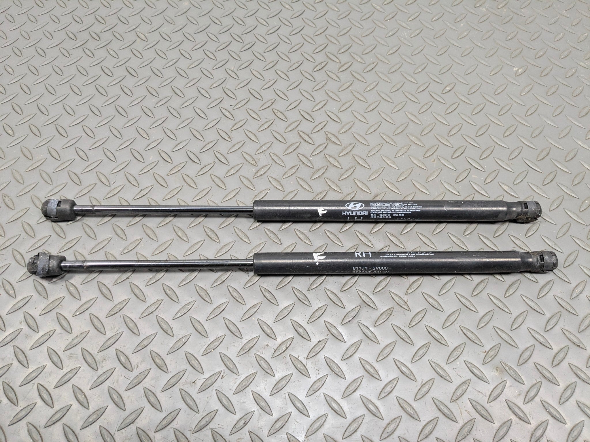 12 - 14 HYUNDAI AZERA OEM HOOD SHOCK STRUT SET OF TWO FRONT LEFT AND RIGHT SIDE