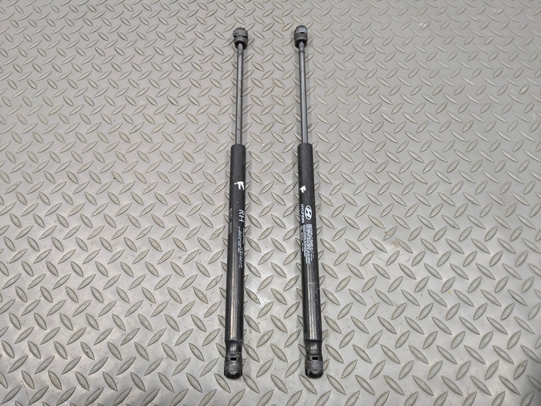 12 - 14 HYUNDAI AZERA OEM HOOD SHOCK STRUT SET OF TWO FRONT LEFT AND RIGHT SIDE