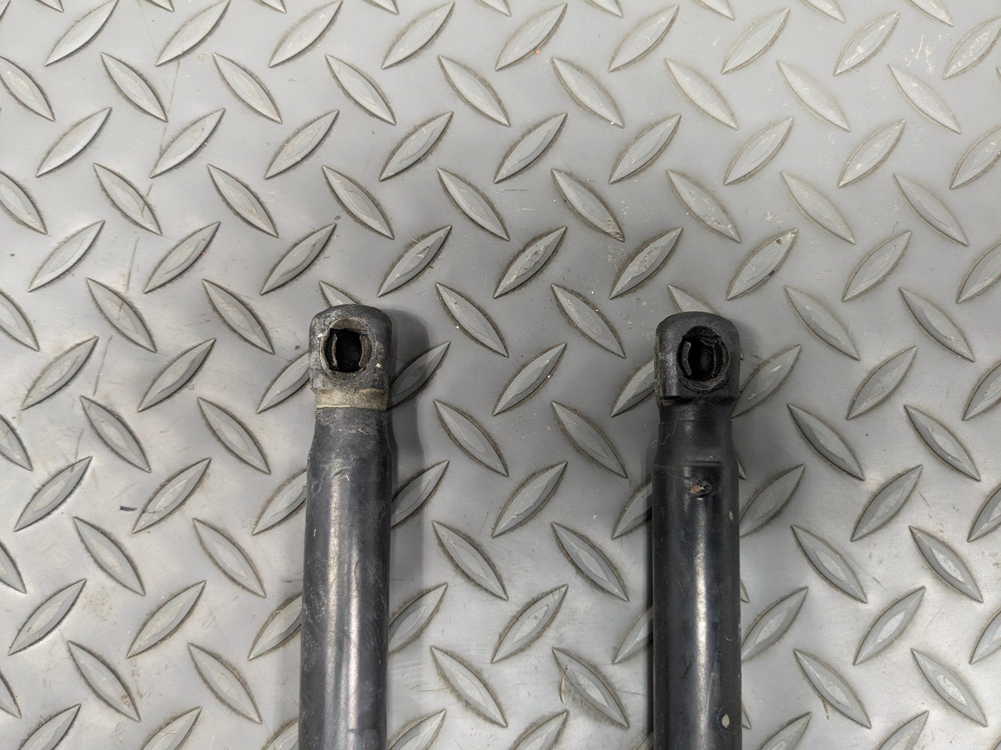 12 - 14 HYUNDAI AZERA OEM HOOD SHOCK STRUT SET OF TWO FRONT LEFT AND RIGHT SIDE