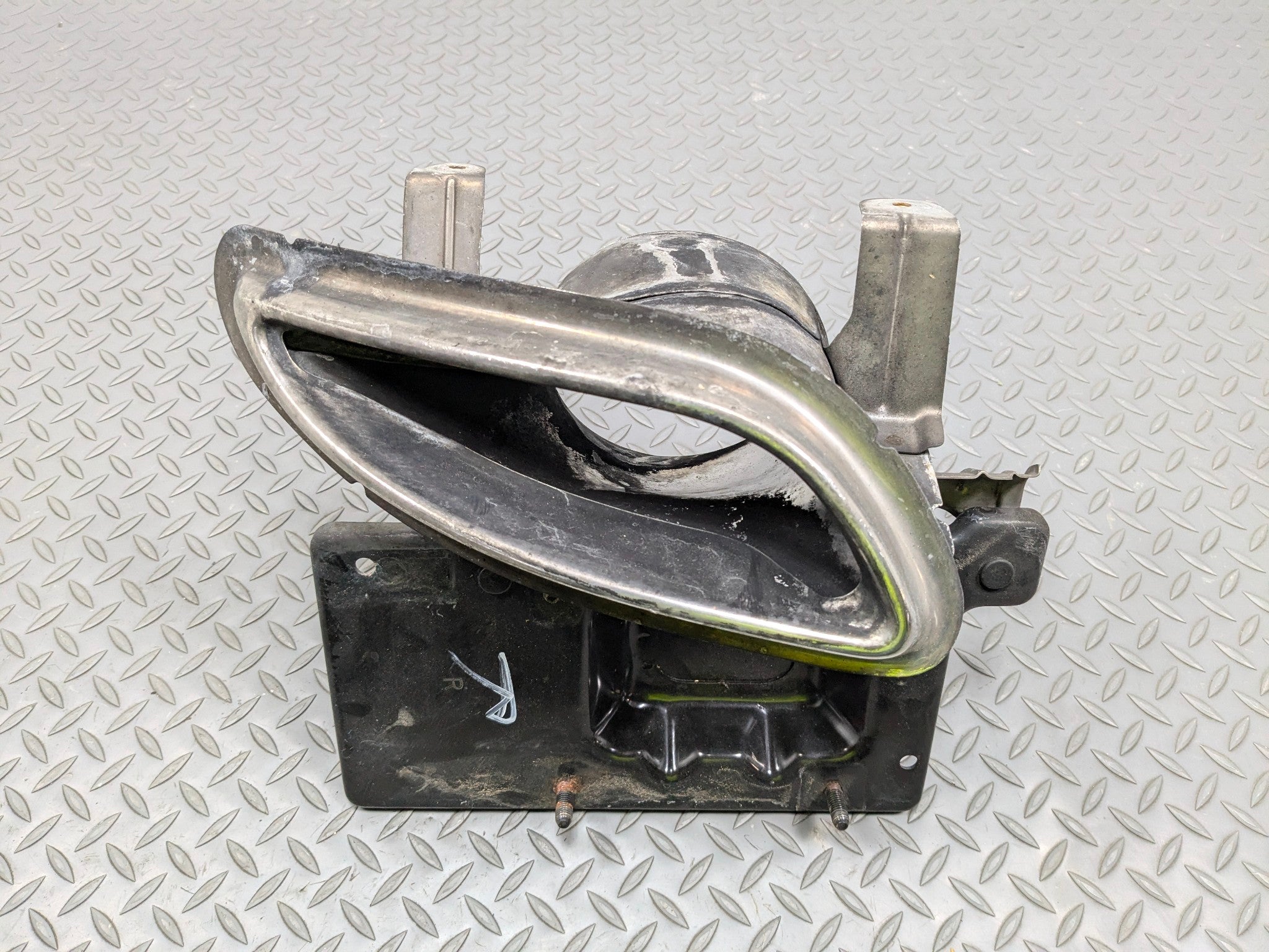 2012 - 2014 HYUNDAI AZERA OEM EXHAUST MUFFLER WITH BRACKET REAR RIGHT SIDE