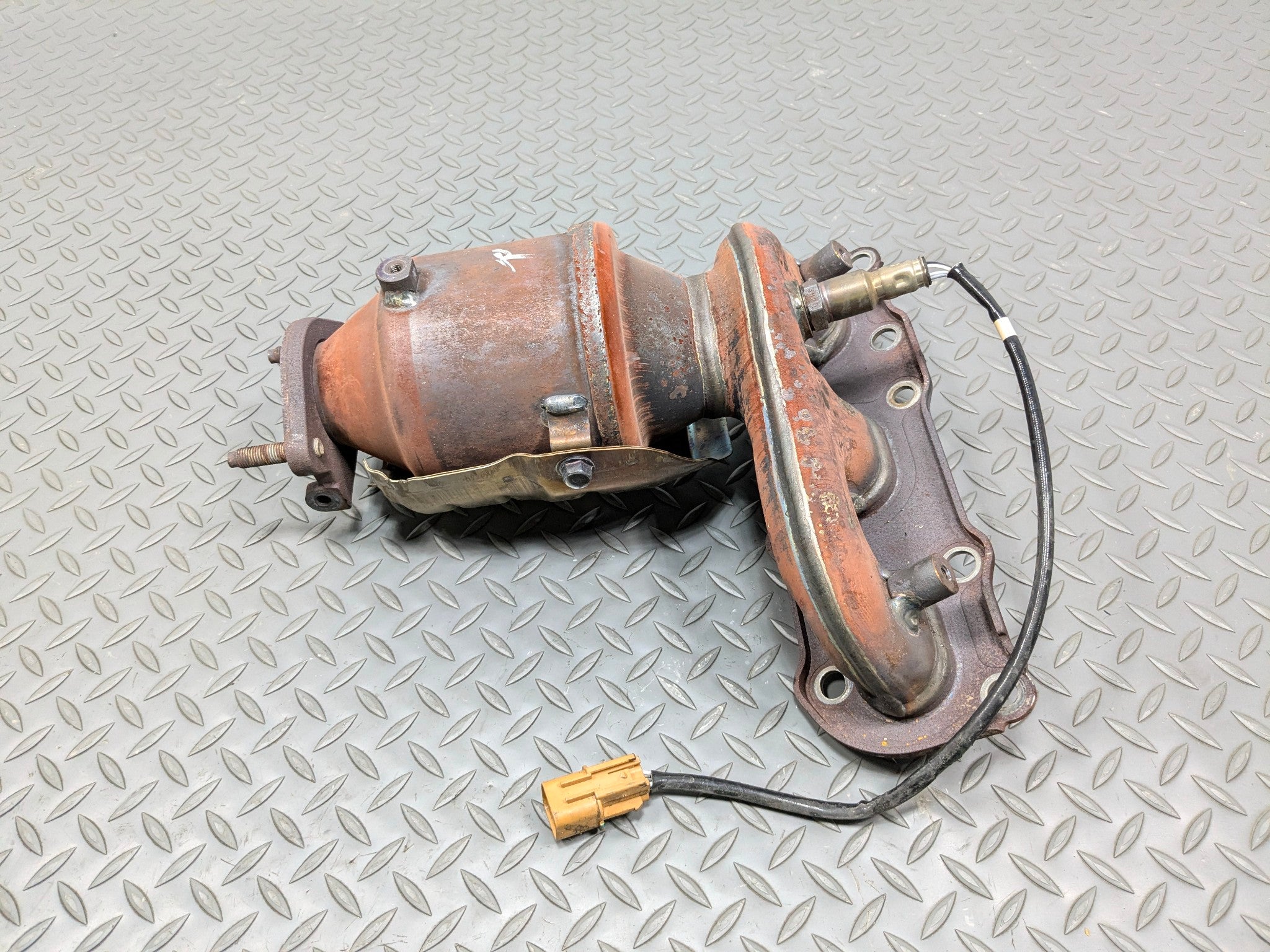 2012 - 2014 HYUNDAI AZERA OEM REAR EXHAUST MANIFOLD DOWNPIPE ASSEMBLY