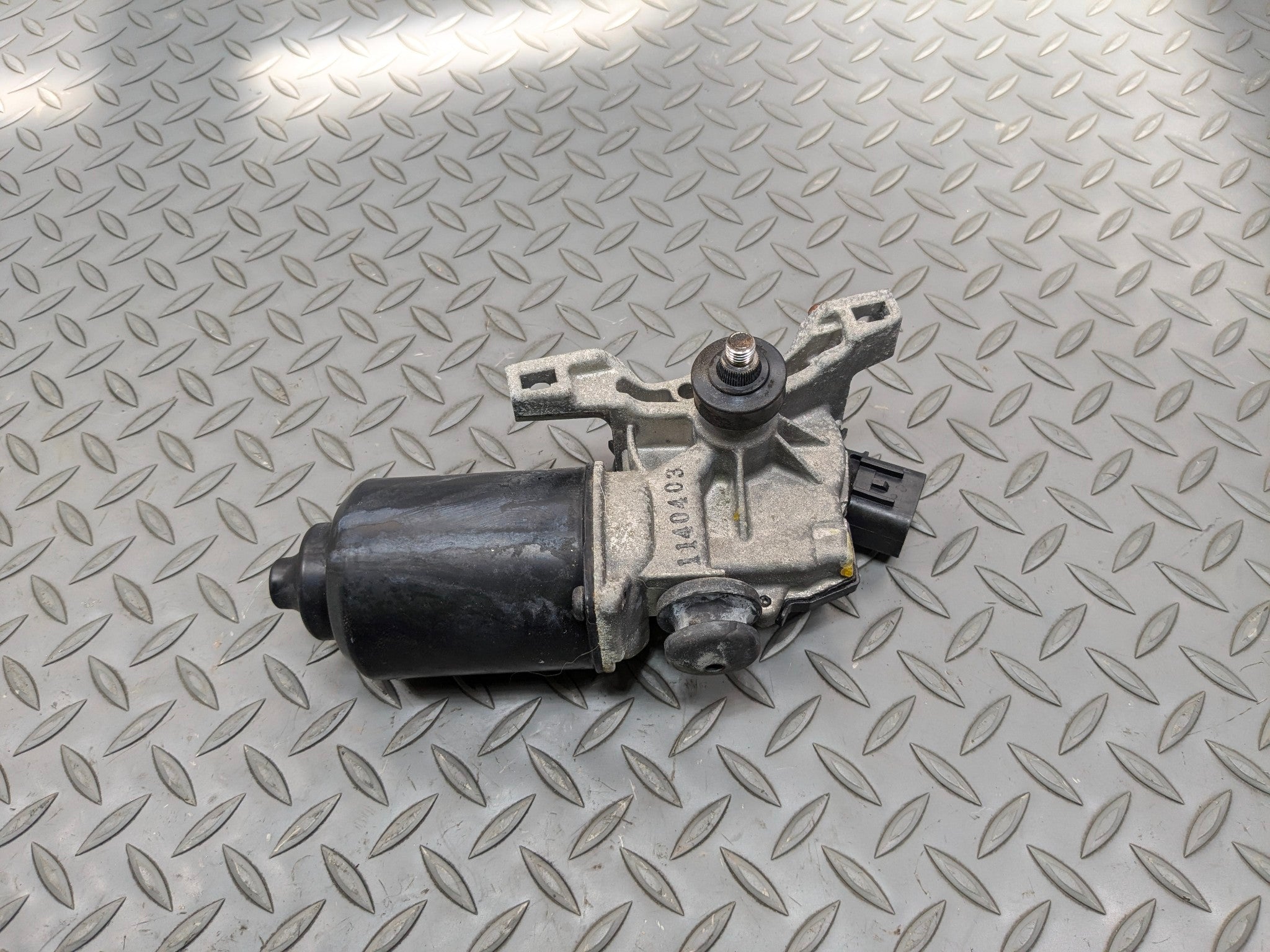 12 - 14 HYUNDAI AZERA OEM WIPER MOTOR FRONT WINDSHIELD WASHER WITHOUT LINKAGE