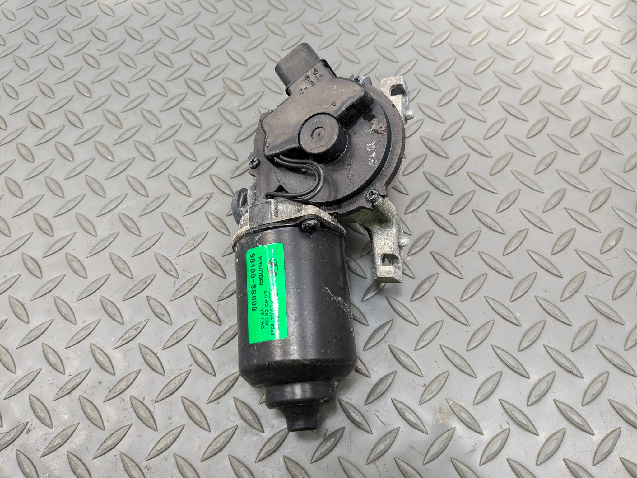12 - 14 HYUNDAI AZERA OEM WIPER MOTOR FRONT WINDSHIELD WASHER WITHOUT LINKAGE