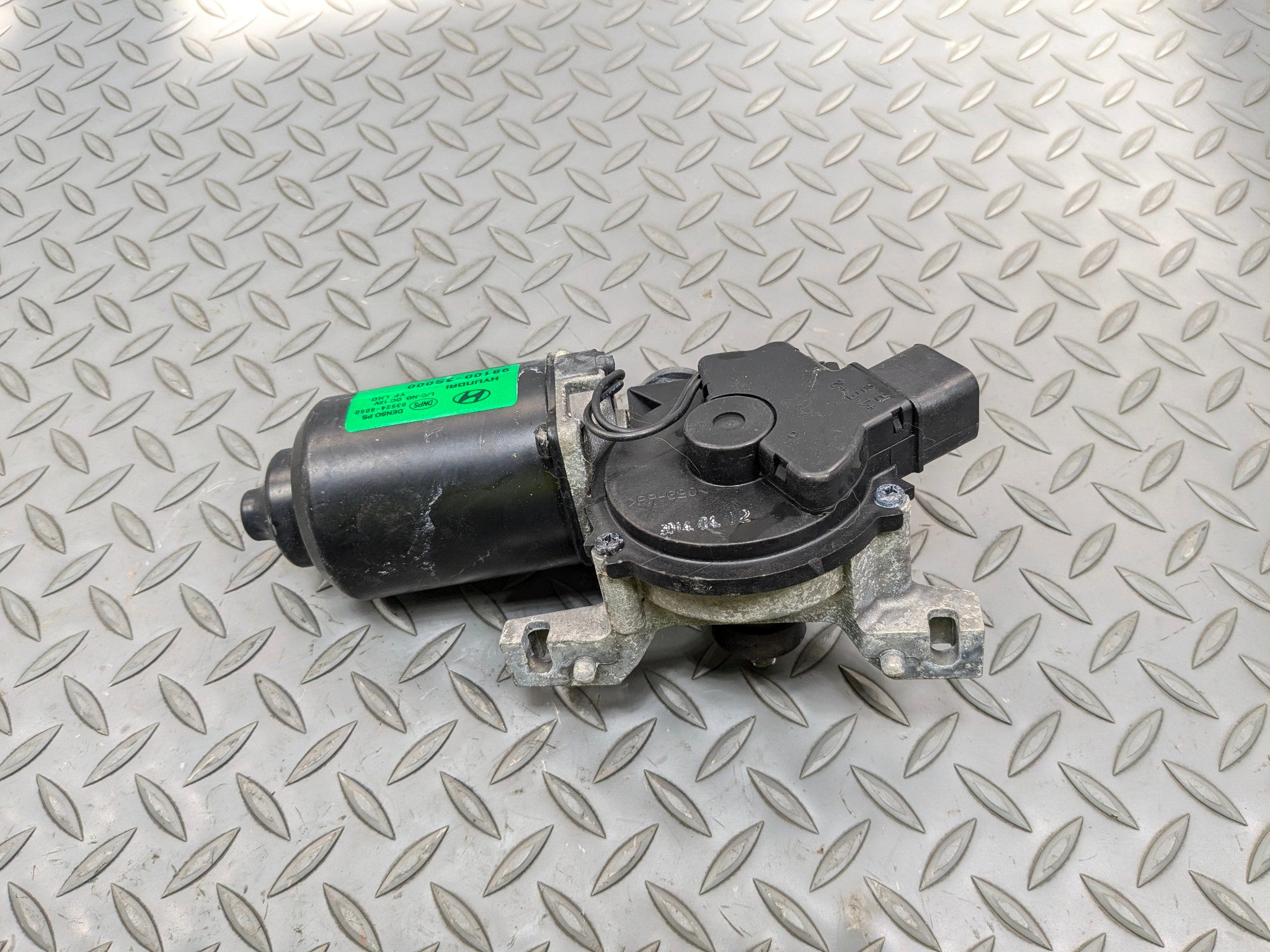 12 - 14 HYUNDAI AZERA OEM WIPER MOTOR FRONT WINDSHIELD WASHER WITHOUT LINKAGE