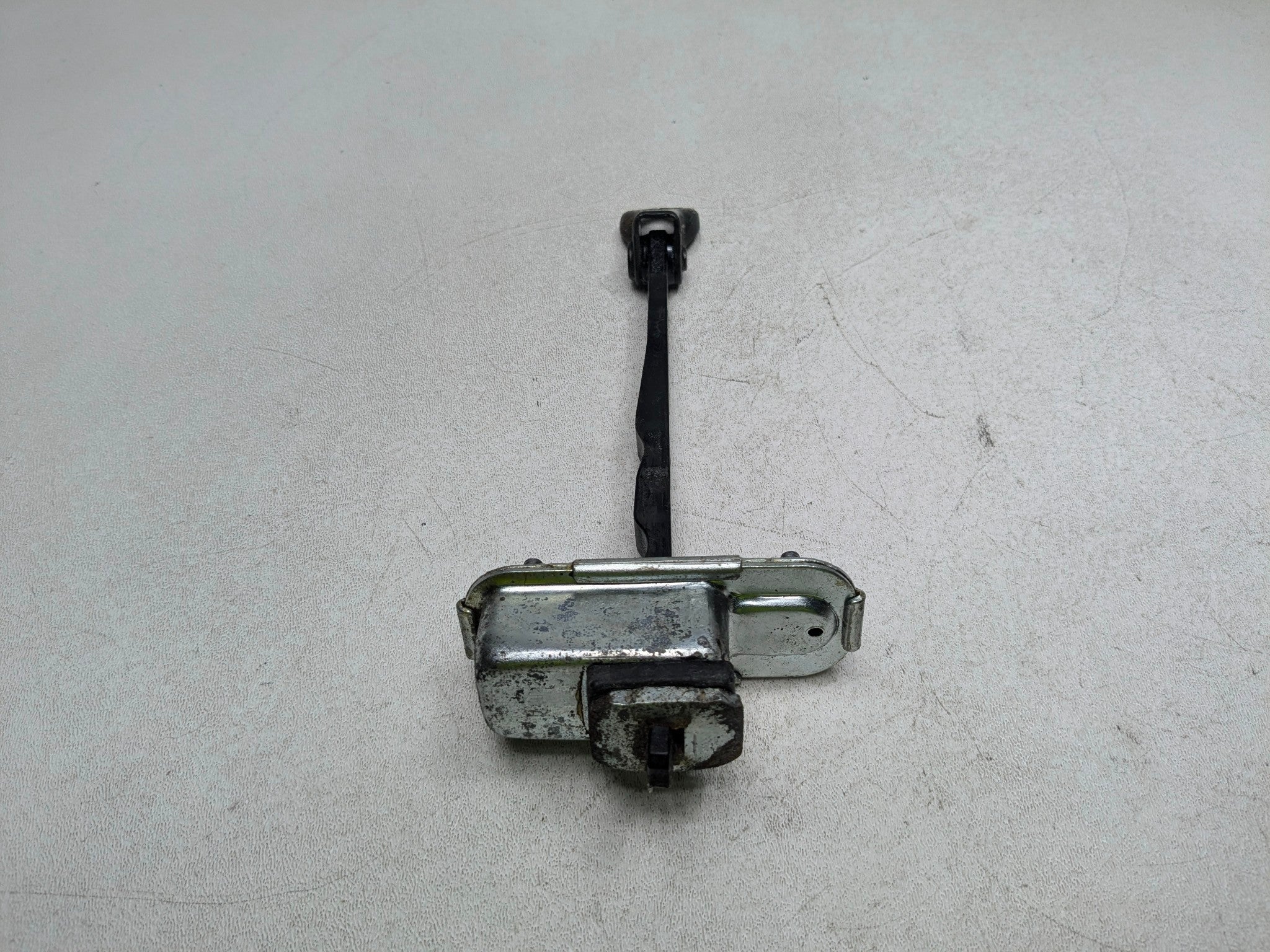 12 - 2014 HYUNDAI AZERA OEM DOOR CHECK STRAP STOPPER FRONT RIGHT PASSENGER SIDE