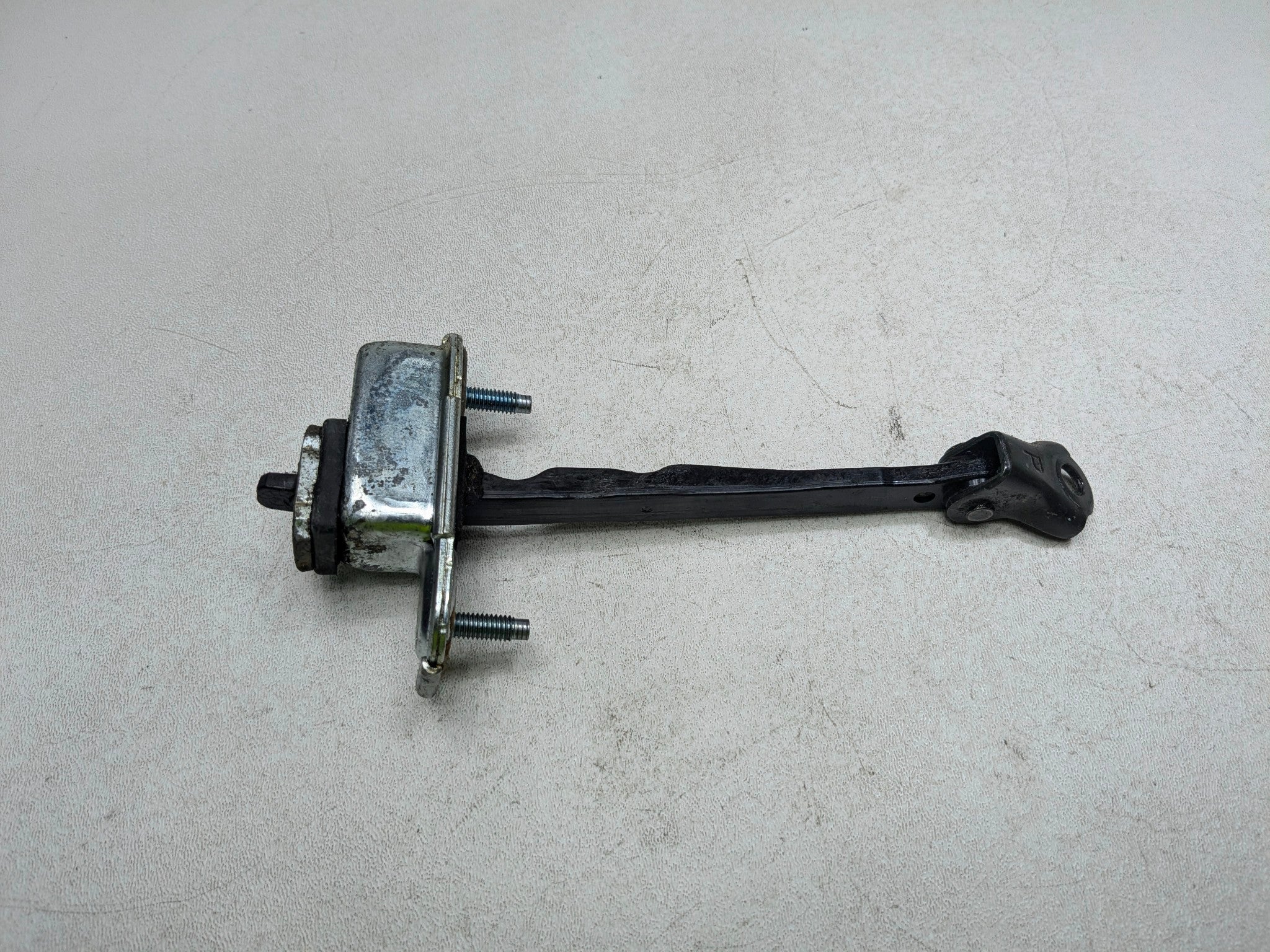 12 - 2014 HYUNDAI AZERA OEM DOOR CHECK STRAP STOPPER FRONT RIGHT PASSENGER SIDE