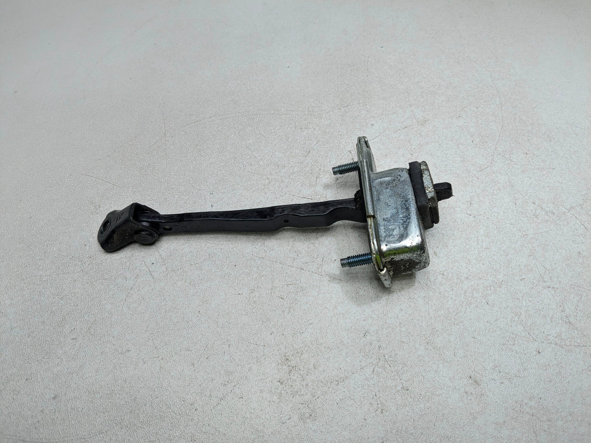 12 - 2014 HYUNDAI AZERA OEM DOOR CHECK STRAP STOPPER FRONT RIGHT PASSENGER SIDE