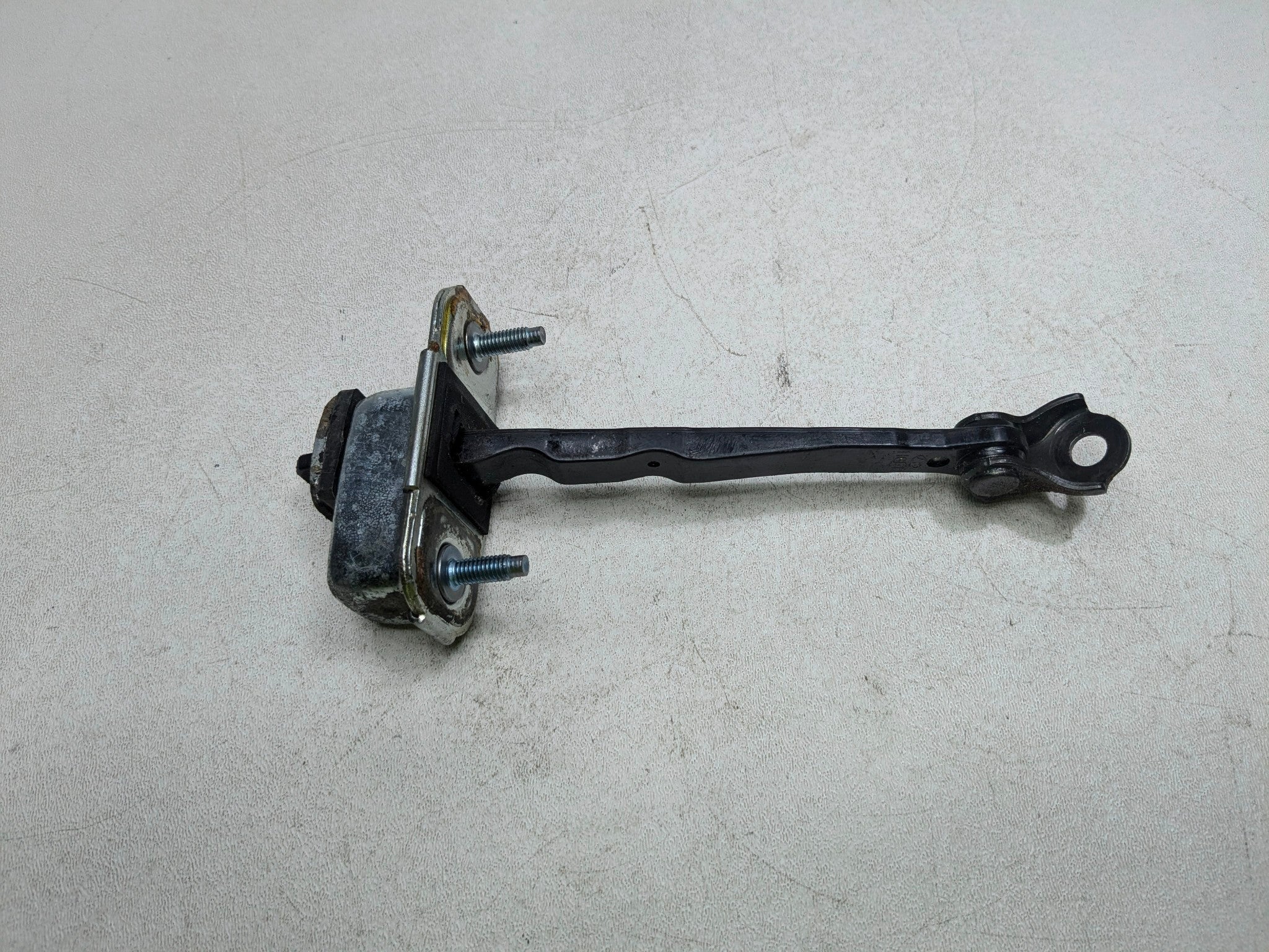 12 - 2014 HYUNDAI AZERA OEM DOOR CHECK STRAP STOPPER FRONT RIGHT PASSENGER SIDE