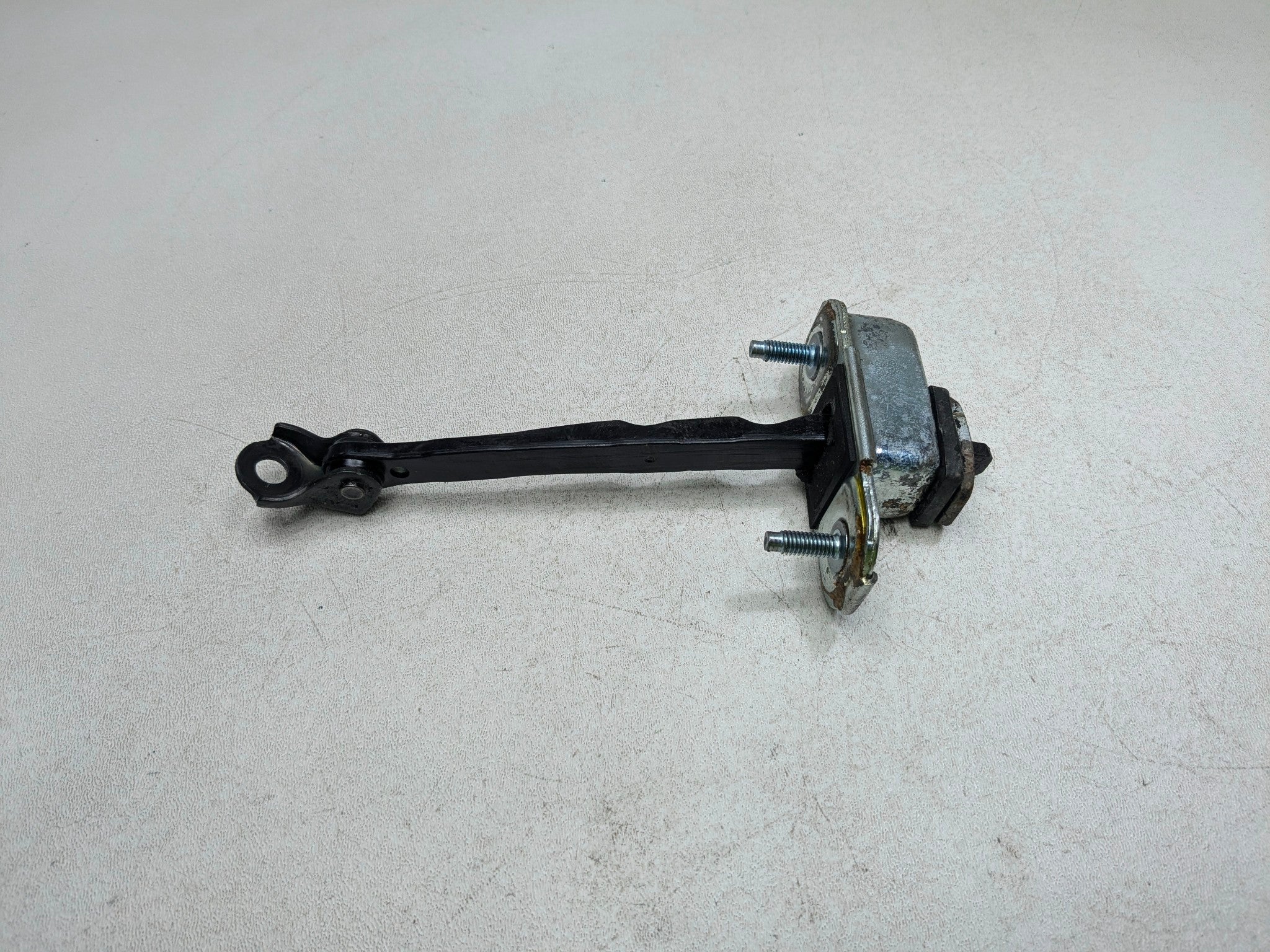 12 - 2014 HYUNDAI AZERA OEM DOOR CHECK STRAP STOPPER FRONT RIGHT PASSENGER SIDE