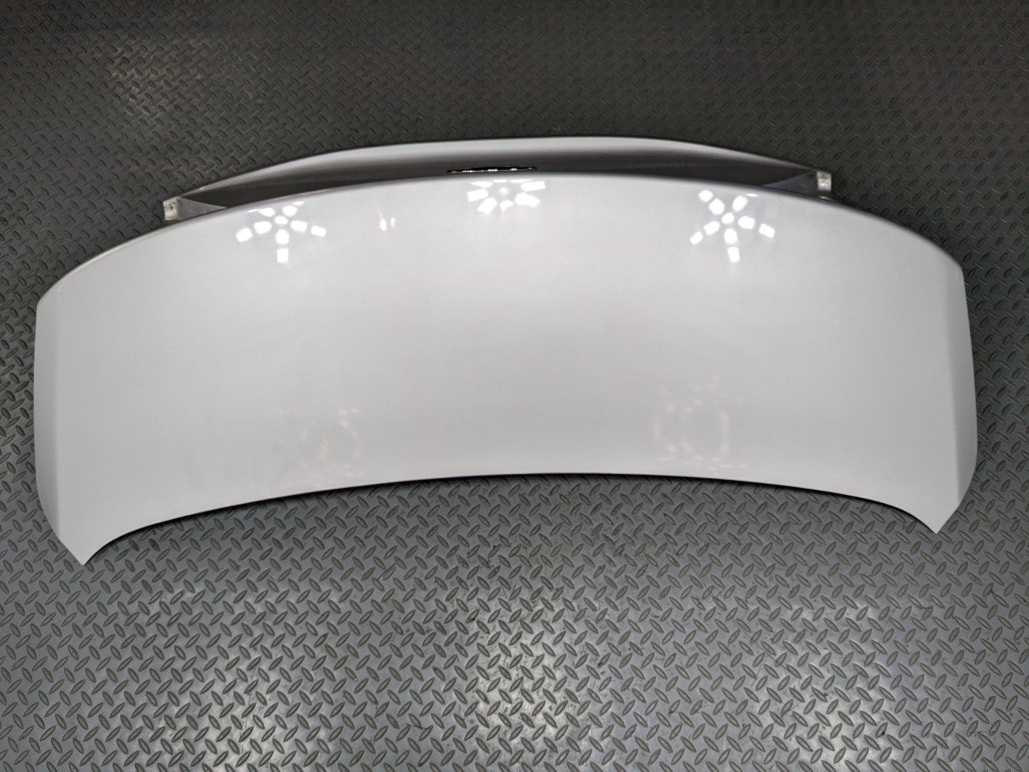 12 - 14 HYUNDAI AZERA OEM REAR TRUNK LID PANEL WITH EMBLEM SILVER FROST METALLIC