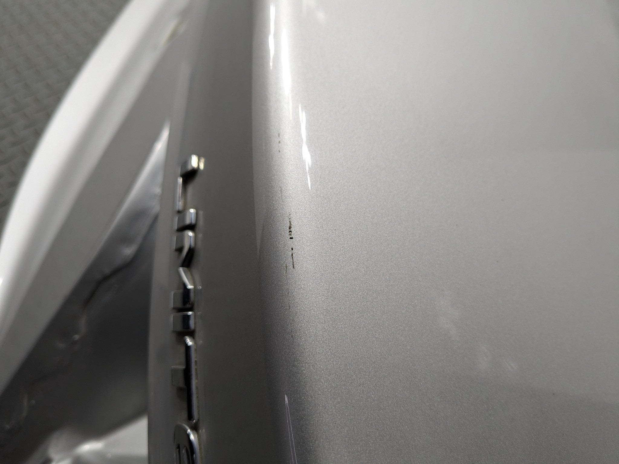 12 - 14 HYUNDAI AZERA OEM REAR TRUNK LID PANEL WITH EMBLEM SILVER FROST METALLIC