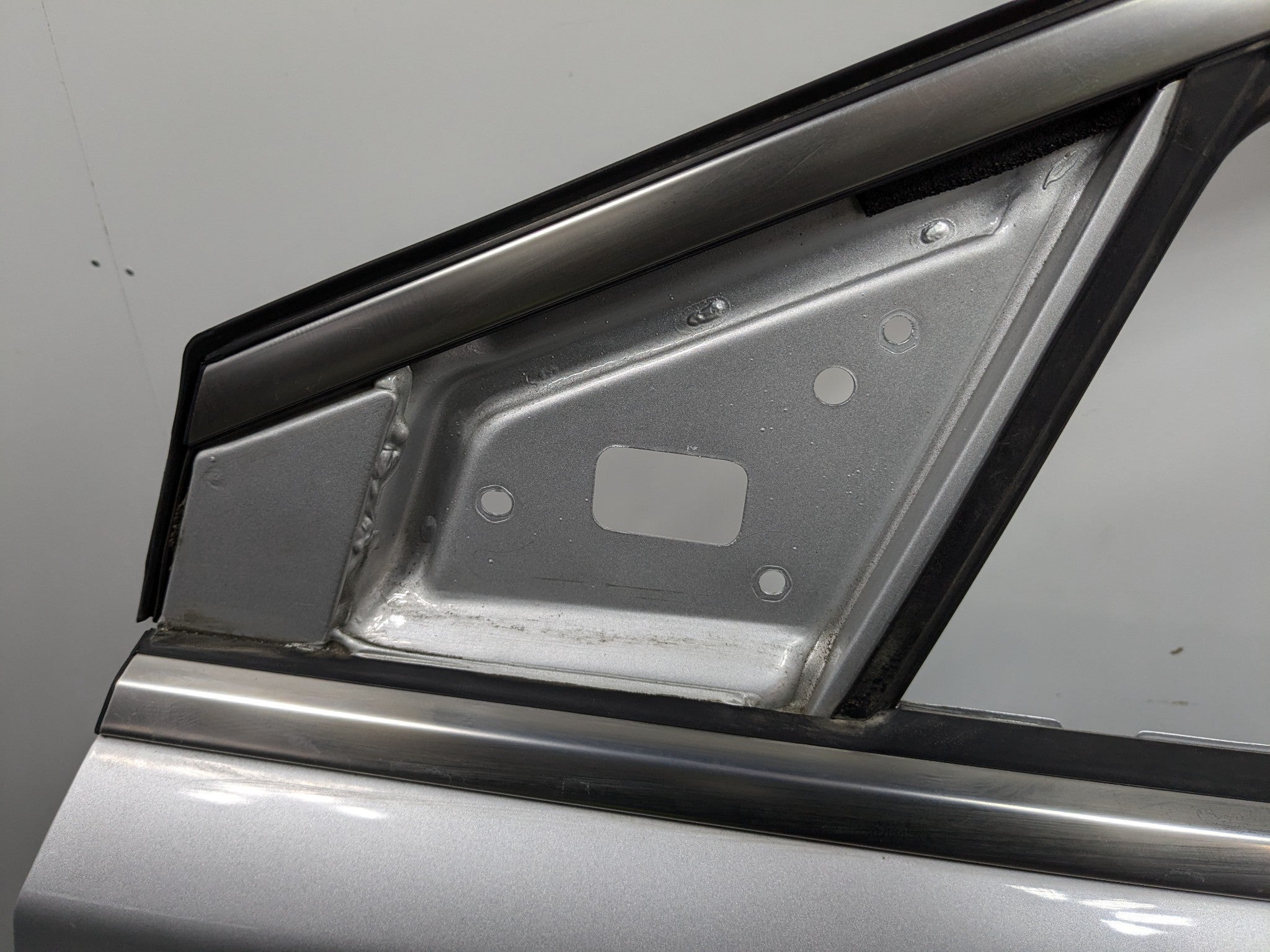 12 - 14 HYUNDAI AZERA OEM DOOR SHELL PANEL SILVER FROST METALLIC FRONT LEFT SIDE