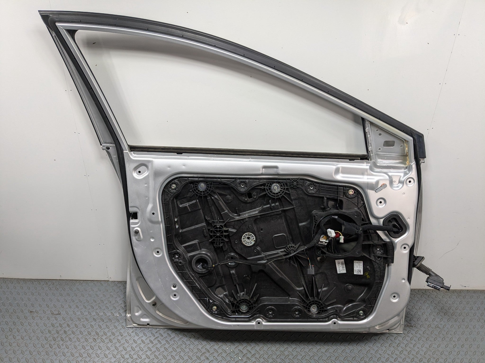 12 - 14 HYUNDAI AZERA OEM DOOR SHELL PANEL SILVER FROST METALLIC FRONT LEFT SIDE
