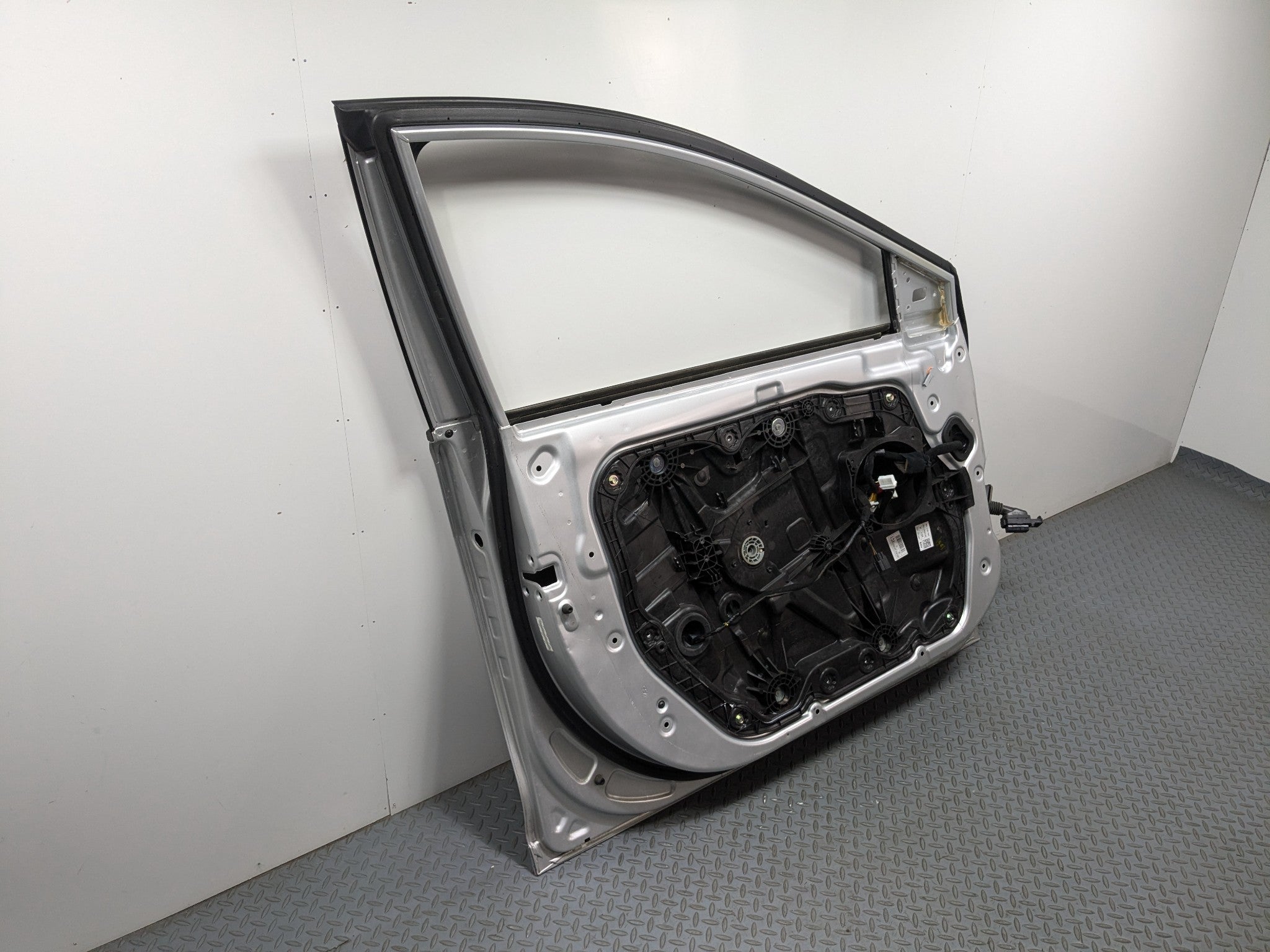 12 - 14 HYUNDAI AZERA OEM DOOR SHELL PANEL SILVER FROST METALLIC FRONT LEFT SIDE