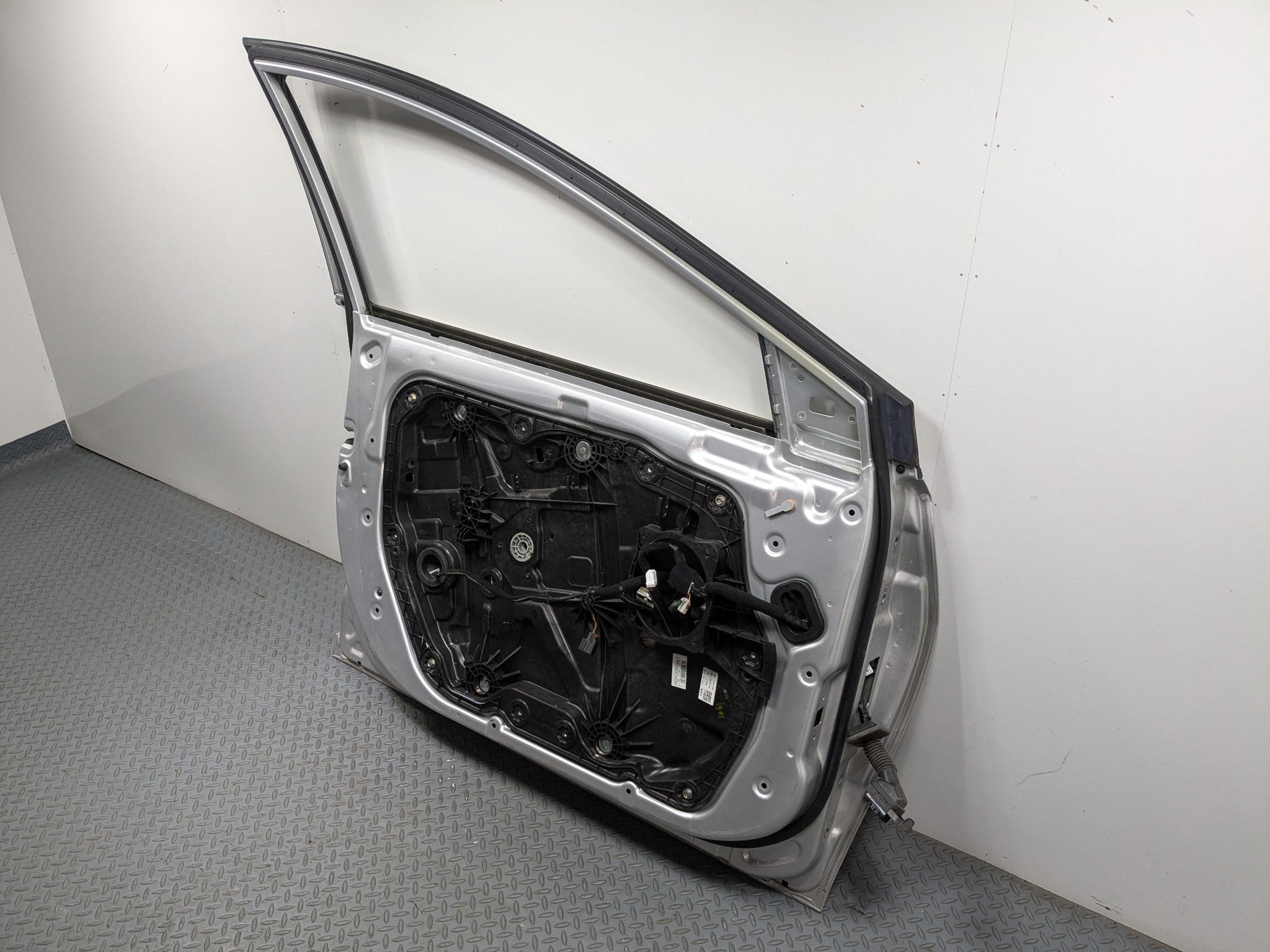 12 - 14 HYUNDAI AZERA OEM DOOR SHELL PANEL SILVER FROST METALLIC FRONT LEFT SIDE