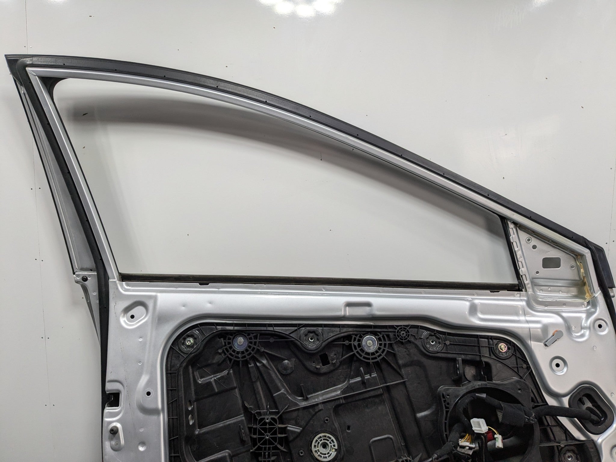 12 - 14 HYUNDAI AZERA OEM DOOR SHELL PANEL SILVER FROST METALLIC FRONT LEFT SIDE