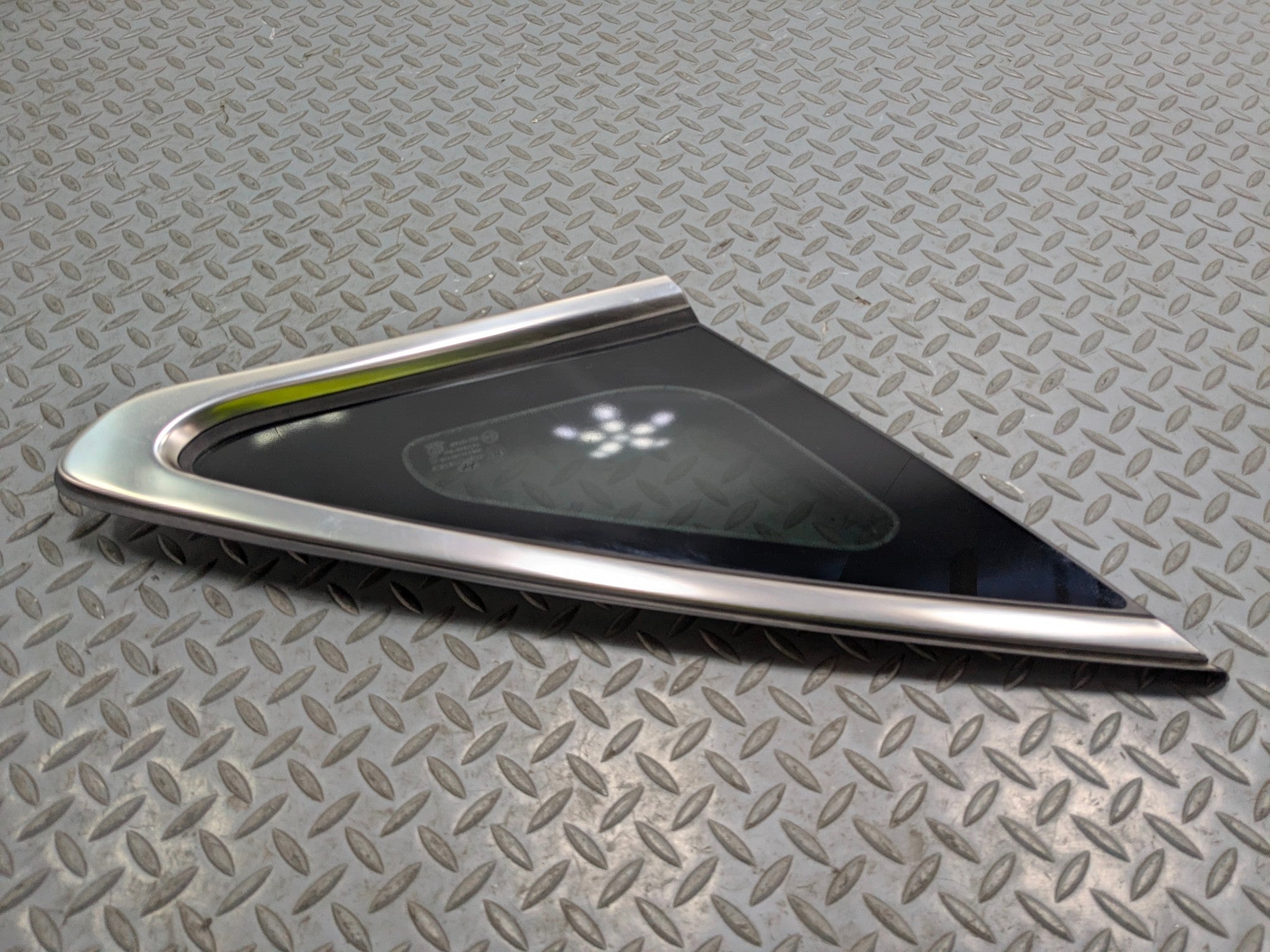12 - 14 HYUNDAI AZERA OEM QUARTER GLASS WITH CHROME STRIP REAR LEFT DRIVER SIDE