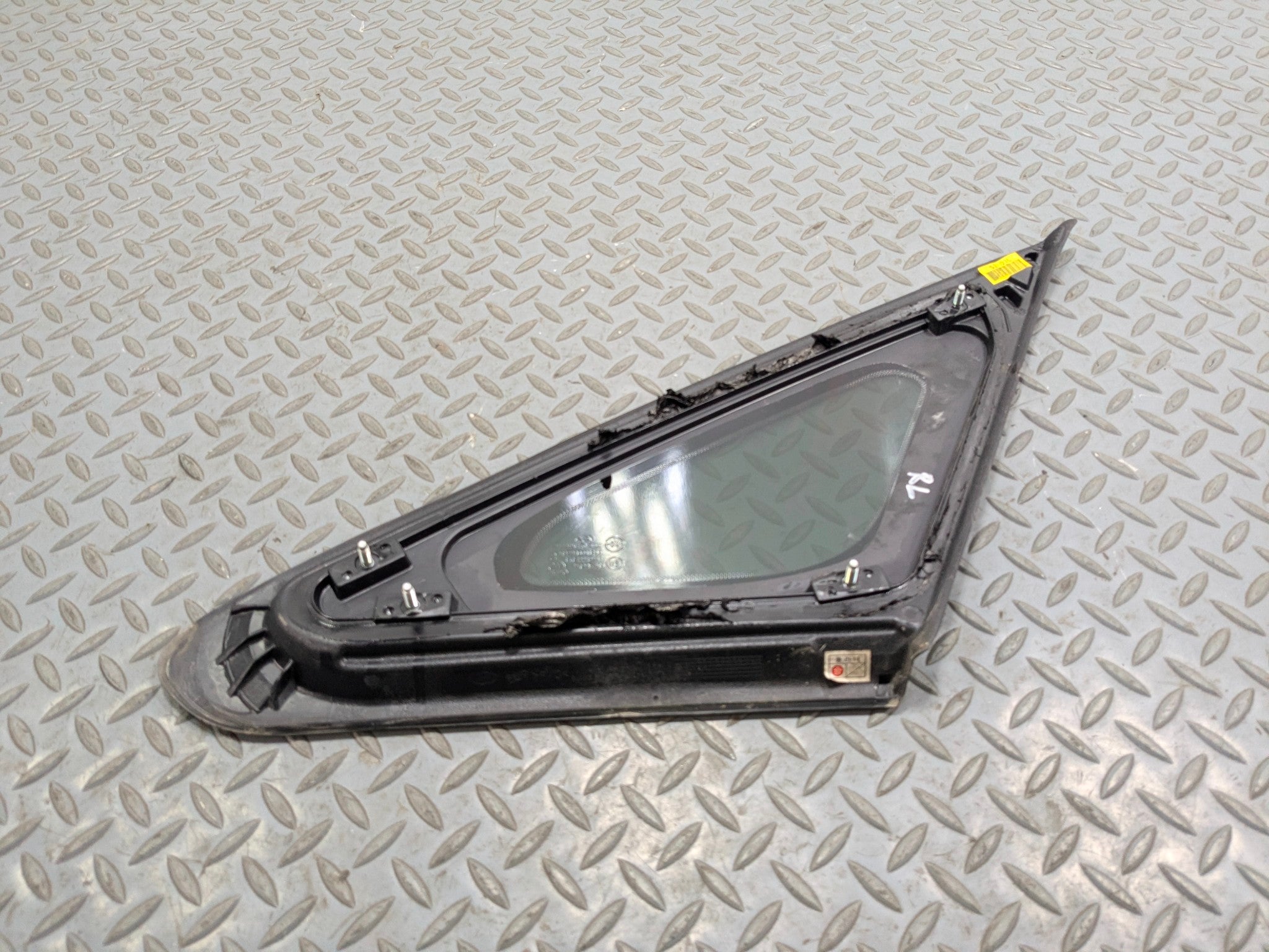 12 - 14 HYUNDAI AZERA OEM QUARTER GLASS WITH CHROME STRIP REAR LEFT DRIVER SIDE