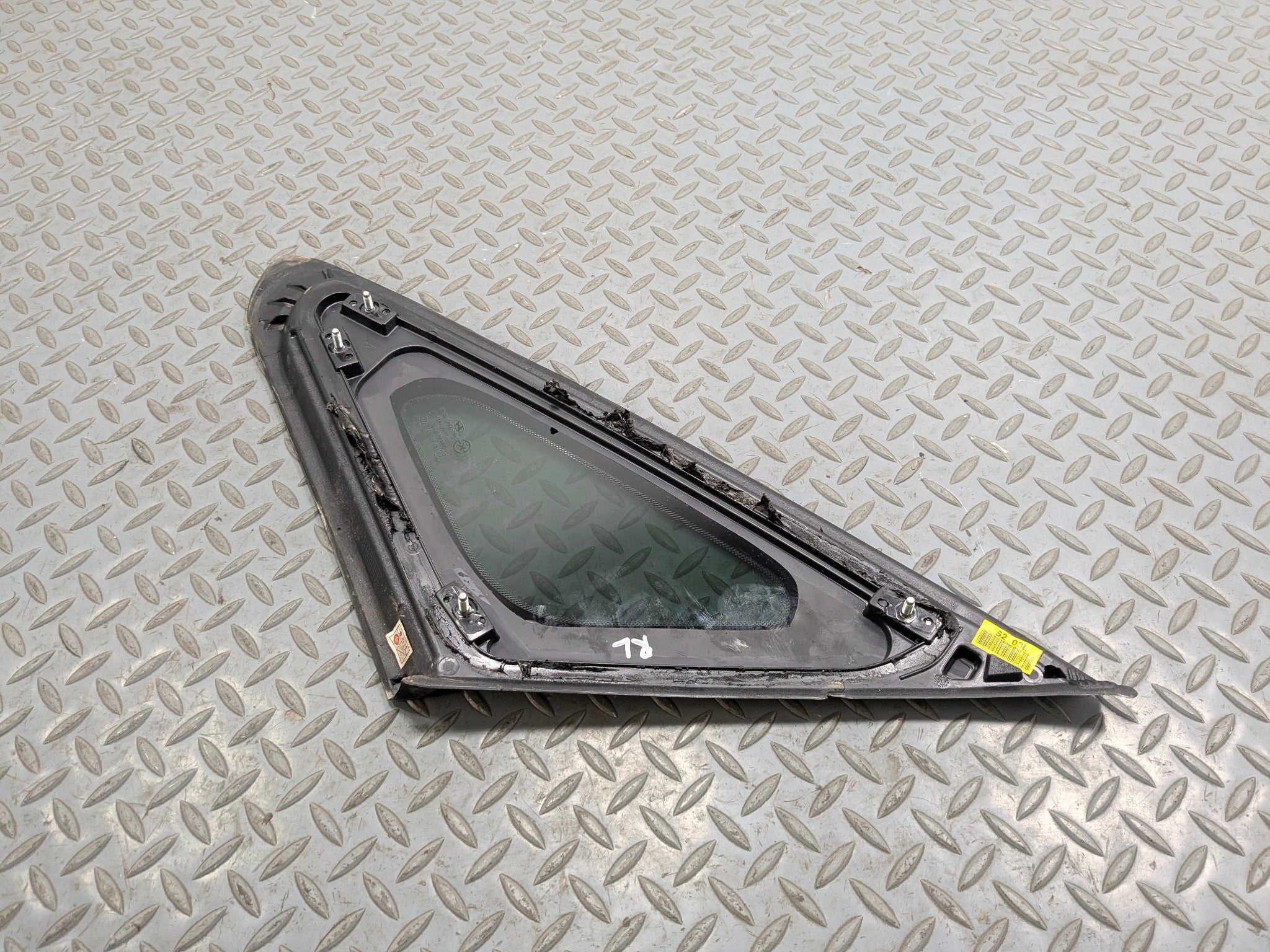 12 - 14 HYUNDAI AZERA OEM QUARTER GLASS WITH CHROME STRIP REAR LEFT DRIVER SIDE