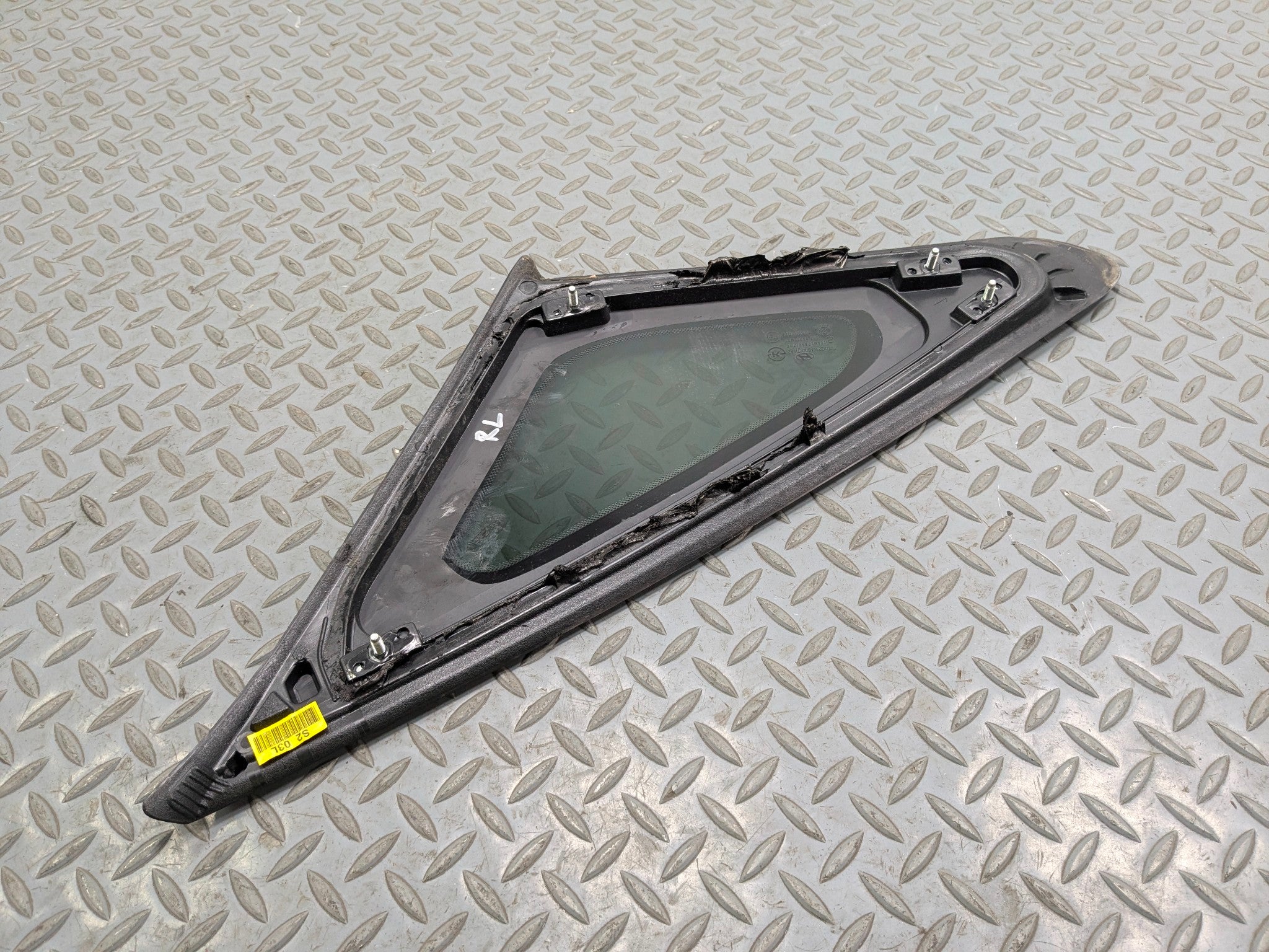 12 - 14 HYUNDAI AZERA OEM QUARTER GLASS WITH CHROME STRIP REAR LEFT DRIVER SIDE