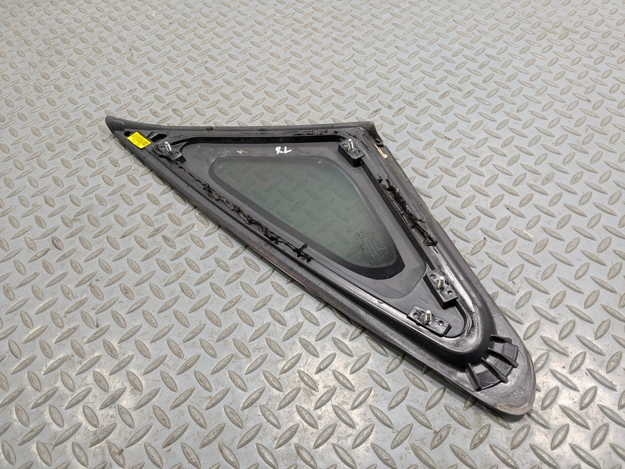 12 - 14 HYUNDAI AZERA OEM QUARTER GLASS WITH CHROME STRIP REAR LEFT DRIVER SIDE