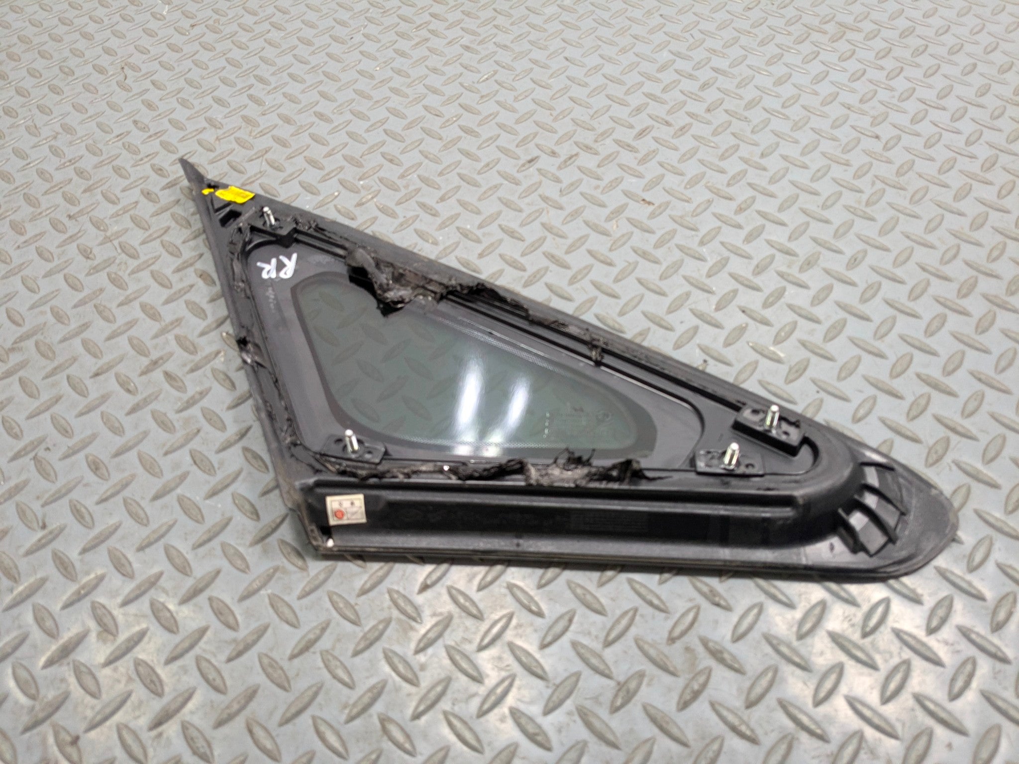 12 - 14 HYUNDAI AZERA OEM QUARTER GLASS WITH CHROME STRIP REAR PASSENGERS RIGHT