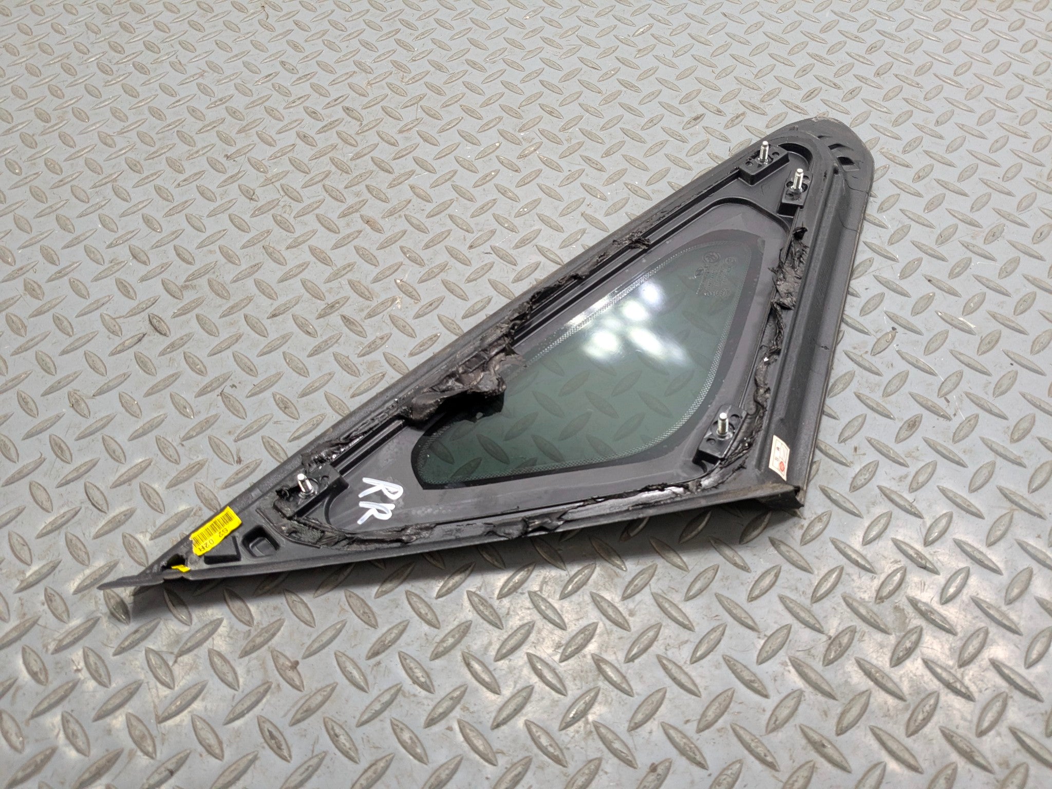 12 - 14 HYUNDAI AZERA OEM QUARTER GLASS WITH CHROME STRIP REAR PASSENGERS RIGHT
