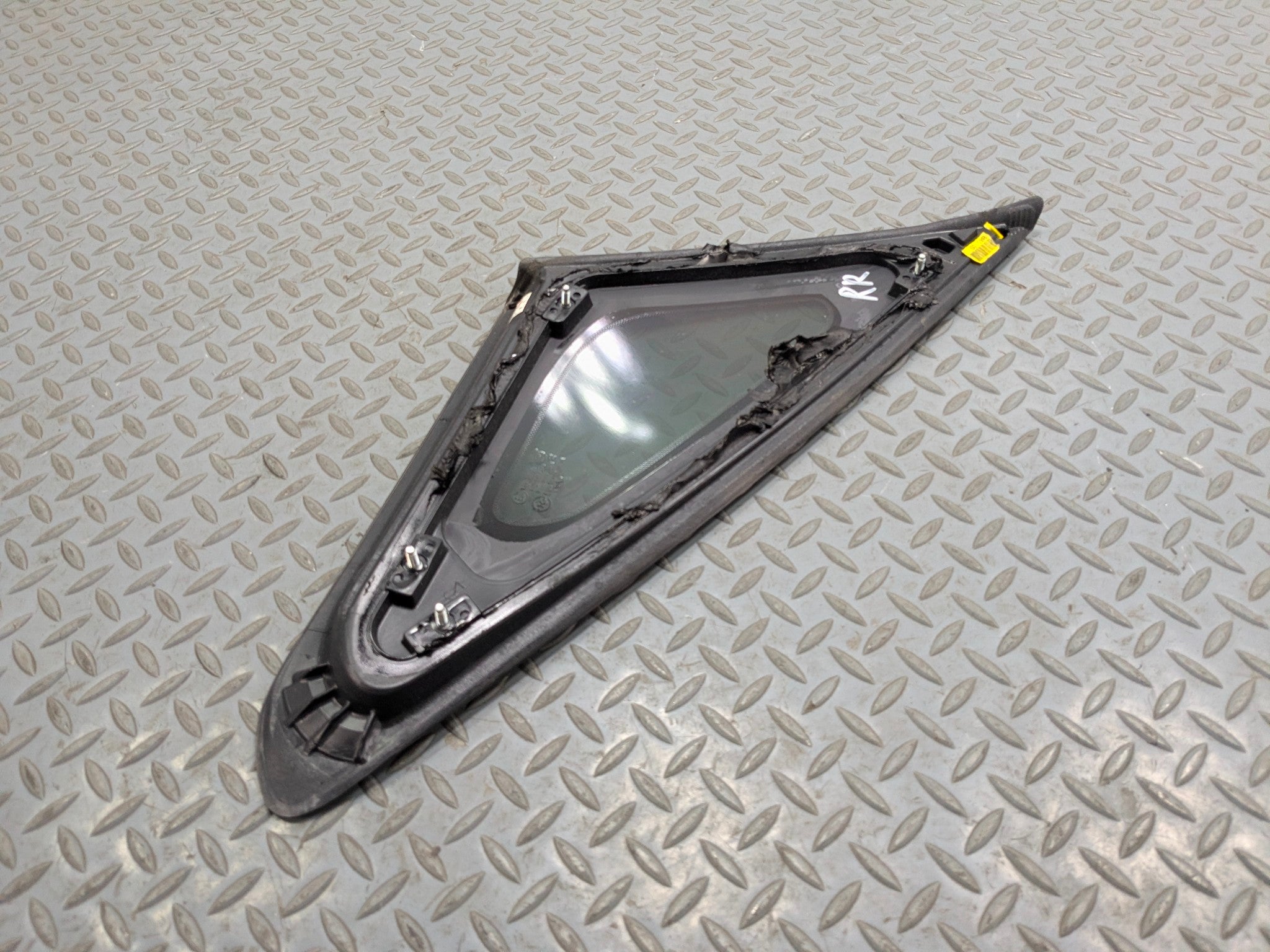 12 - 14 HYUNDAI AZERA OEM QUARTER GLASS WITH CHROME STRIP REAR PASSENGERS RIGHT