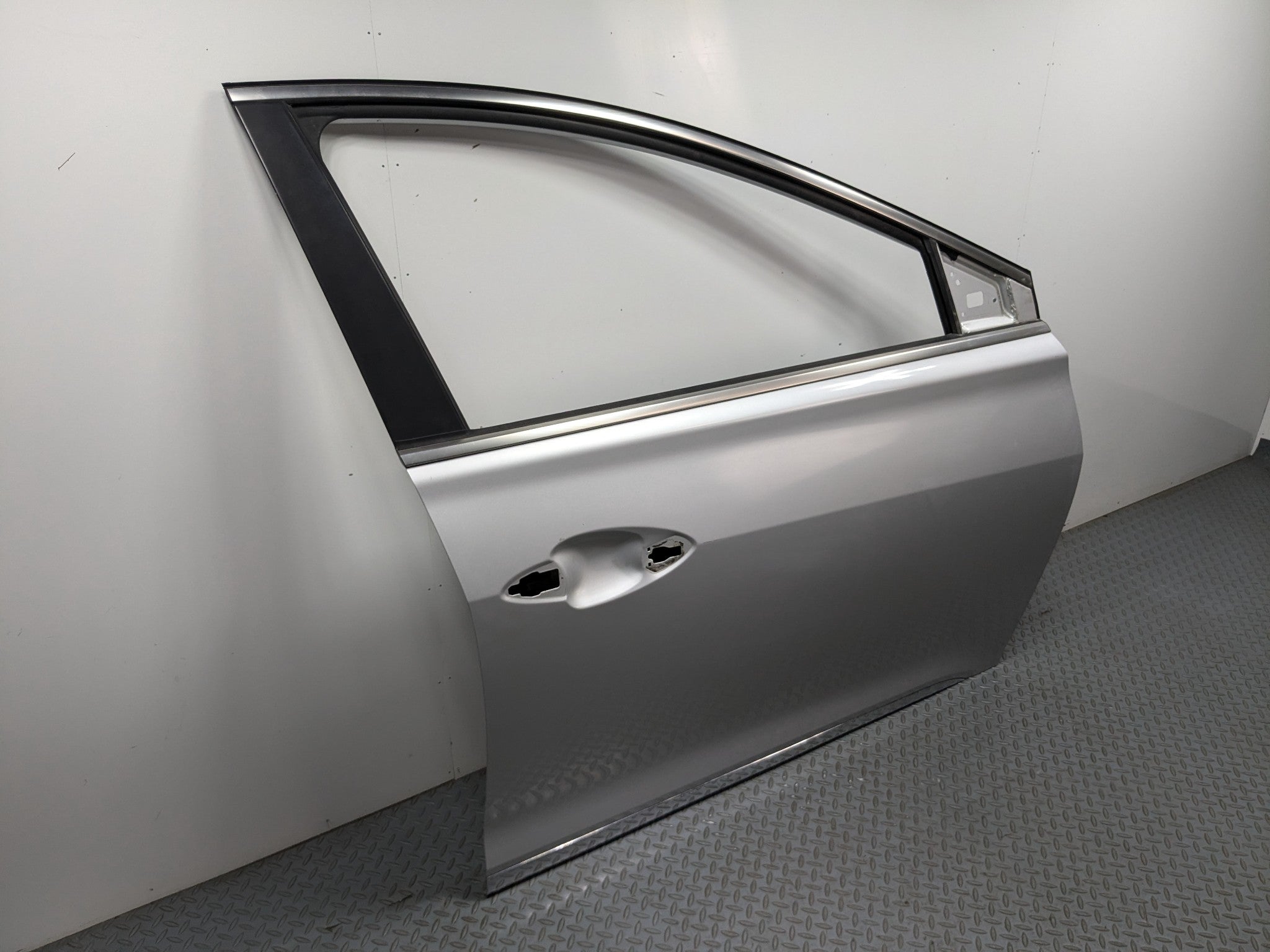 12 - 14 HYUNDAI AZERA OEM DOOR SHELL PANEL SILVER FROST METALLIC FRONT RIGHT