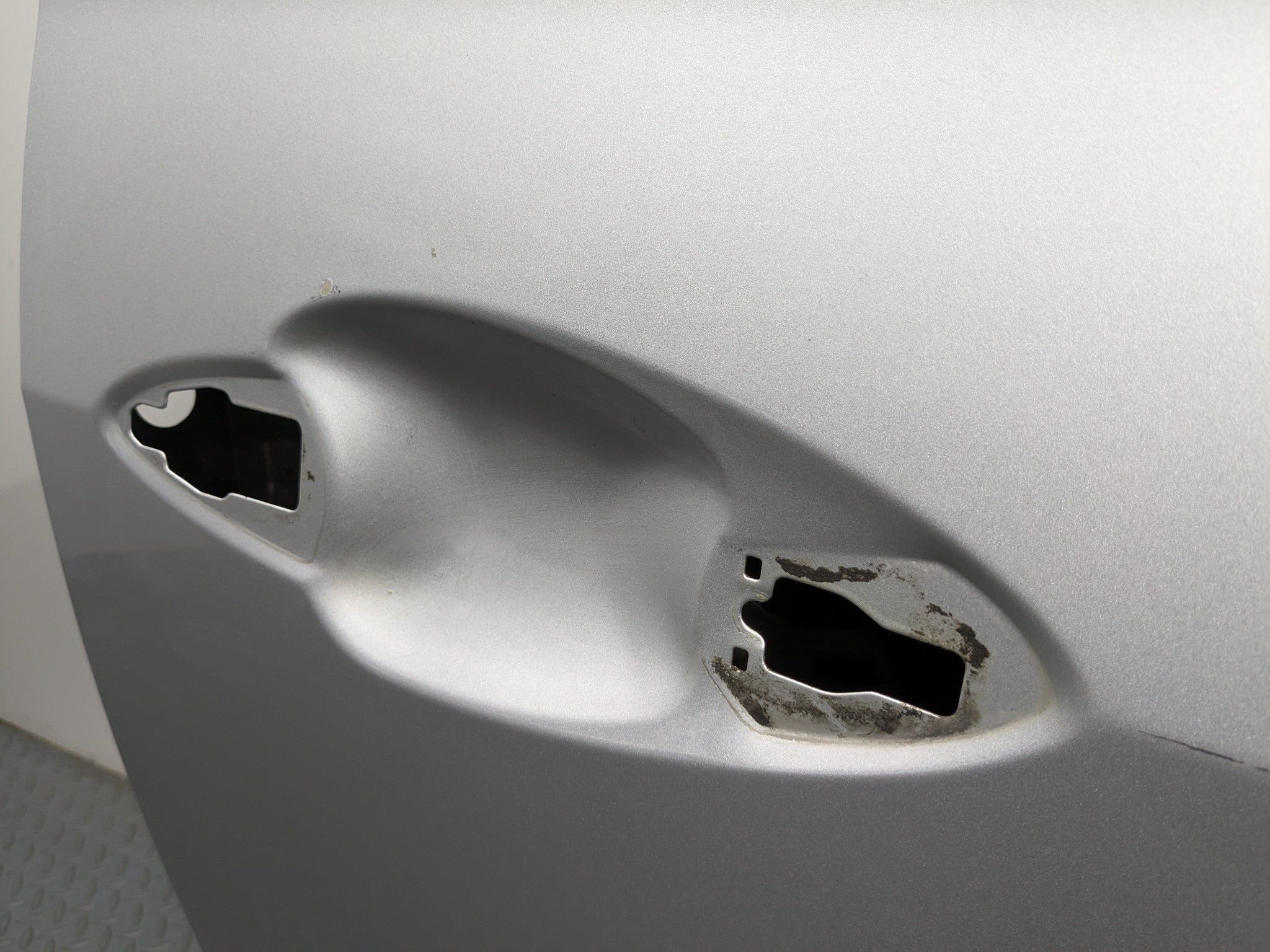 12 - 14 HYUNDAI AZERA OEM DOOR SHELL PANEL SILVER FROST METALLIC FRONT RIGHT
