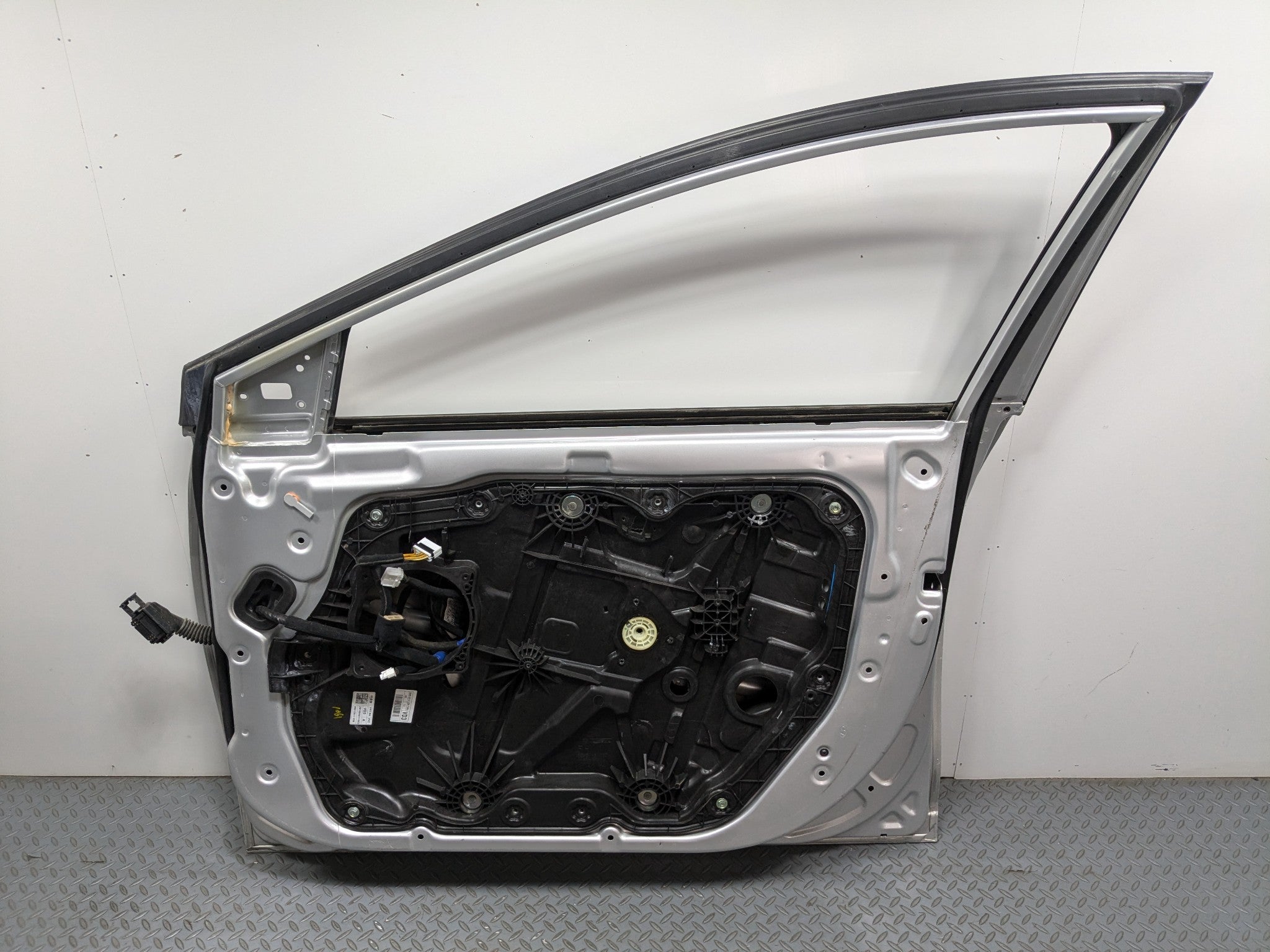 12 - 14 HYUNDAI AZERA OEM DOOR SHELL PANEL SILVER FROST METALLIC FRONT RIGHT